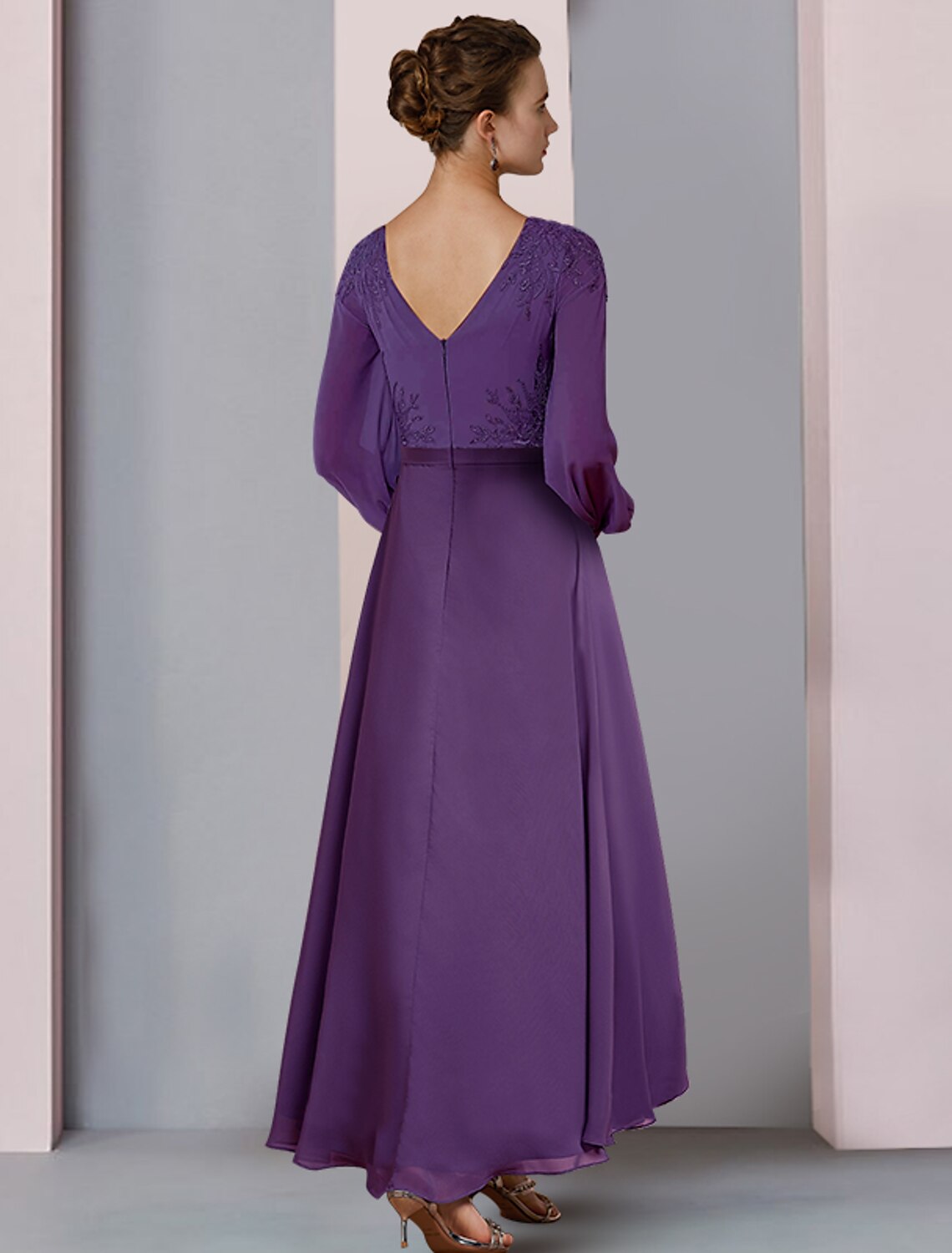 Abito da cerimonia per la madre della sposa, a tubino, con scollo a V, asimmetrico, in chiffon e pizzo, a maniche lunghe, con arricciature