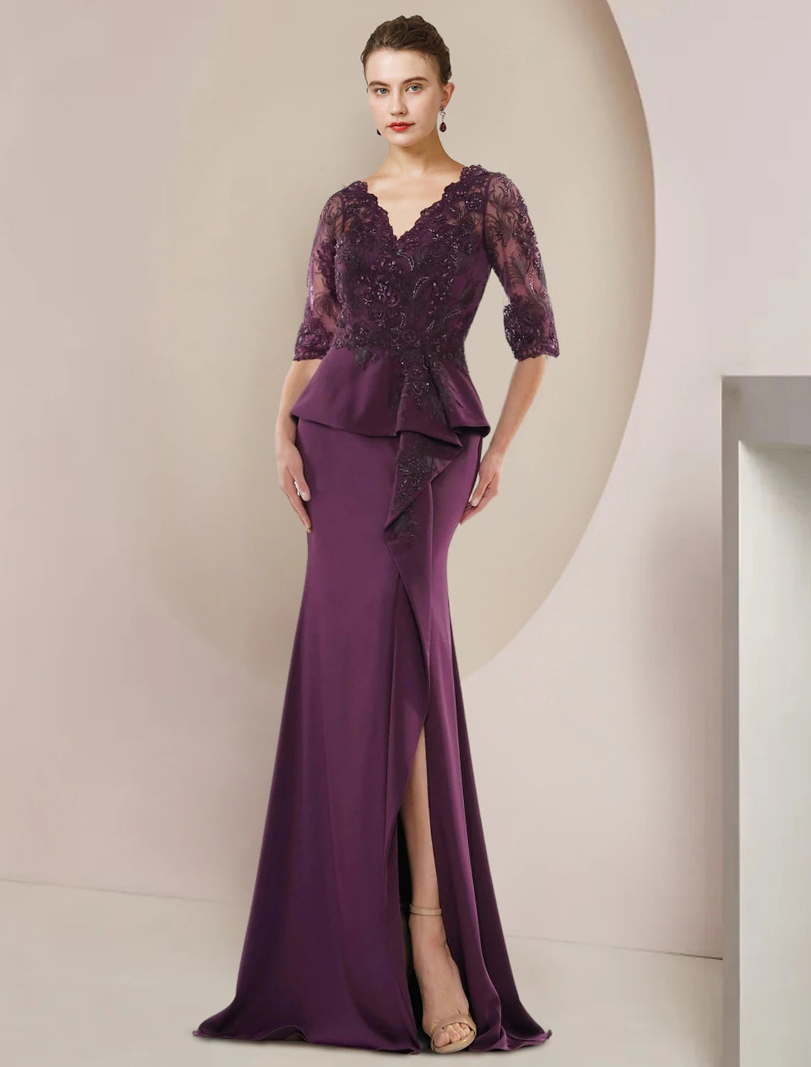 Vestido de sirena/trompeta para madre de la novia, elegante y lujoso, con escote en V, largo hasta el suelo, de gasa con encaje, media manga y apliques de volantes y cuentas.