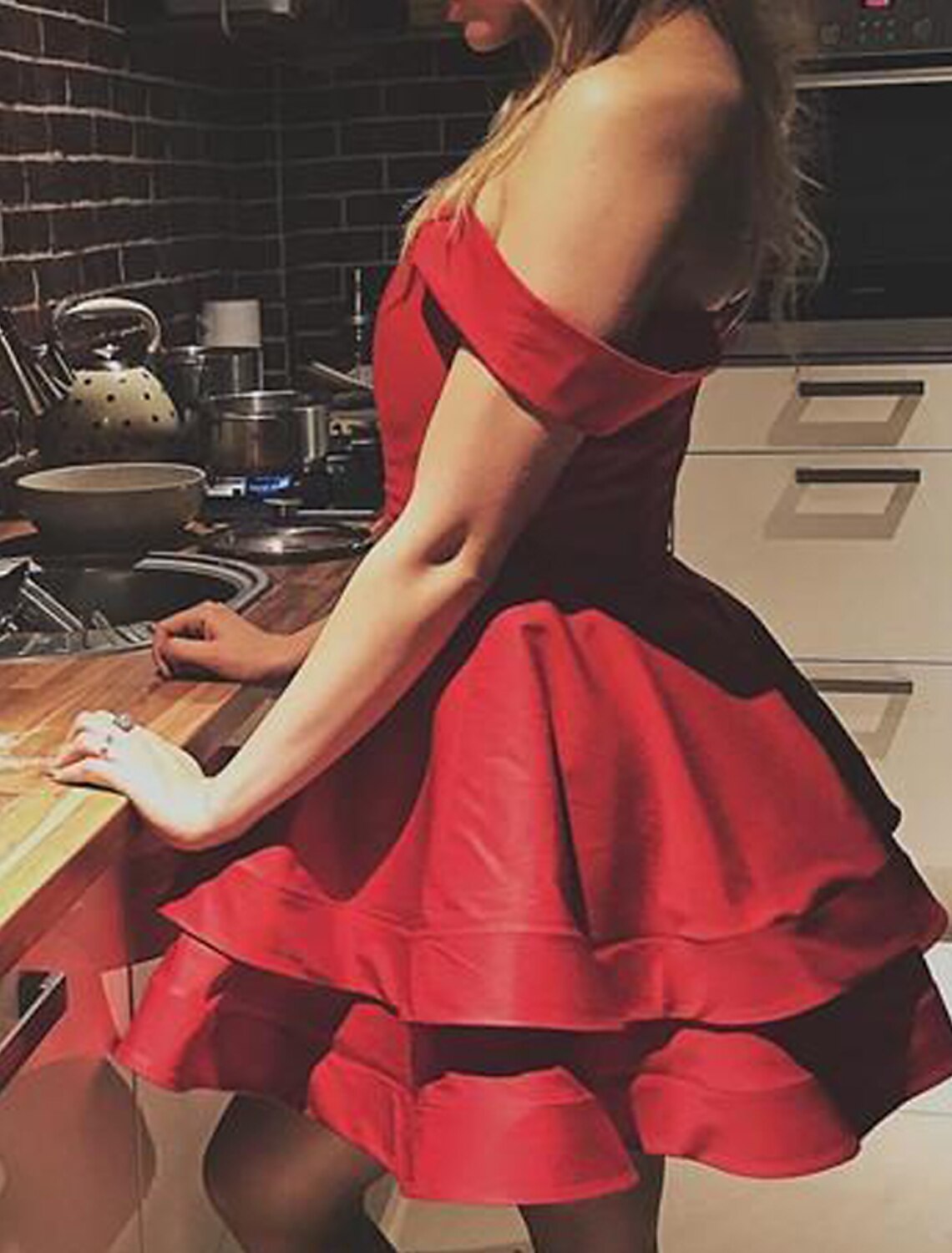 Vestidos de cóctel de corte A, elegantes, para regreso a casa, graduación, cortos/mini, sin mangas, hombros descubiertos, satén con drapeado.