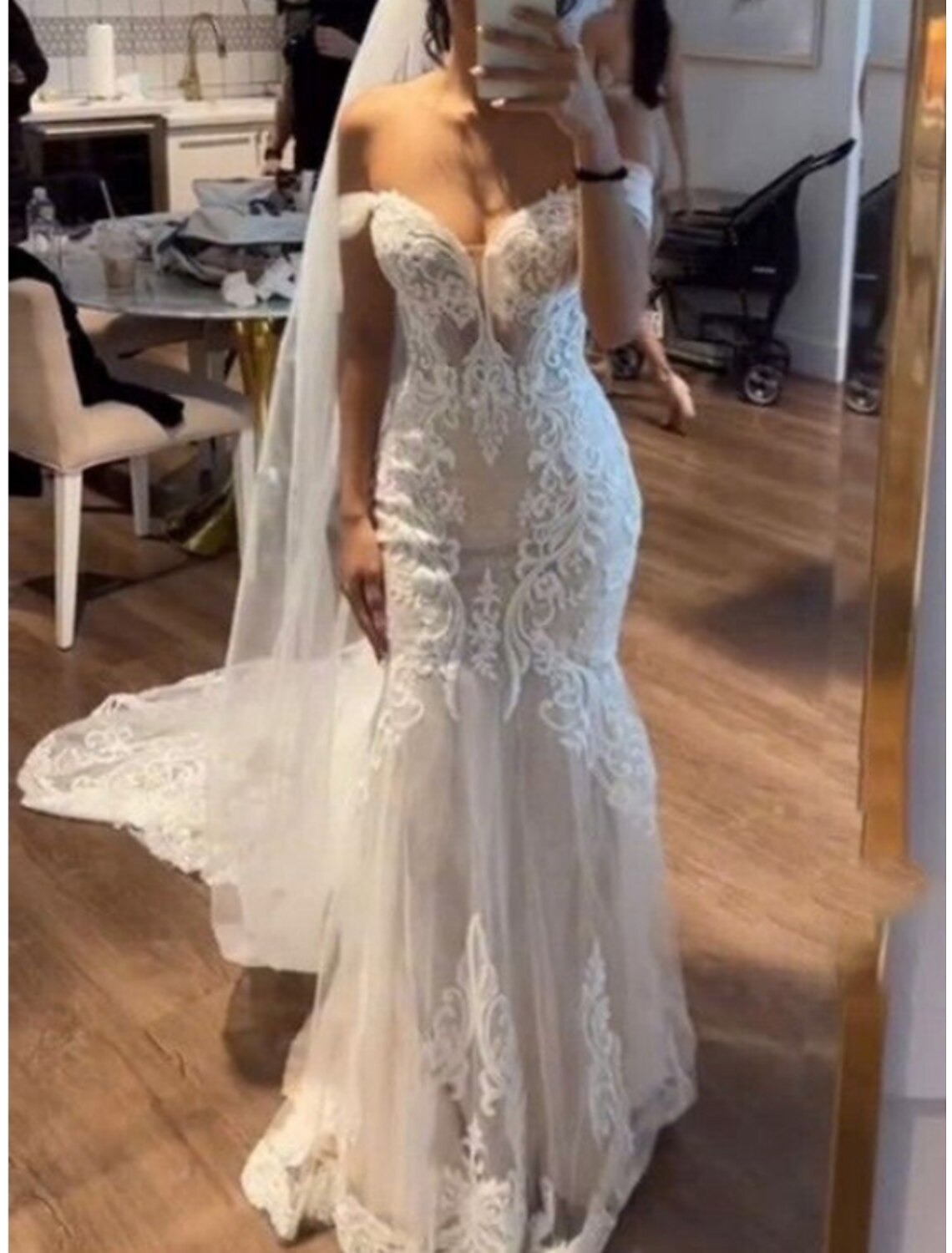 Vestidos de novia formales de corte sirena/trompeta, hombros descubiertos, sin mangas, cola de corte, vestidos de novia de encaje con pliegues