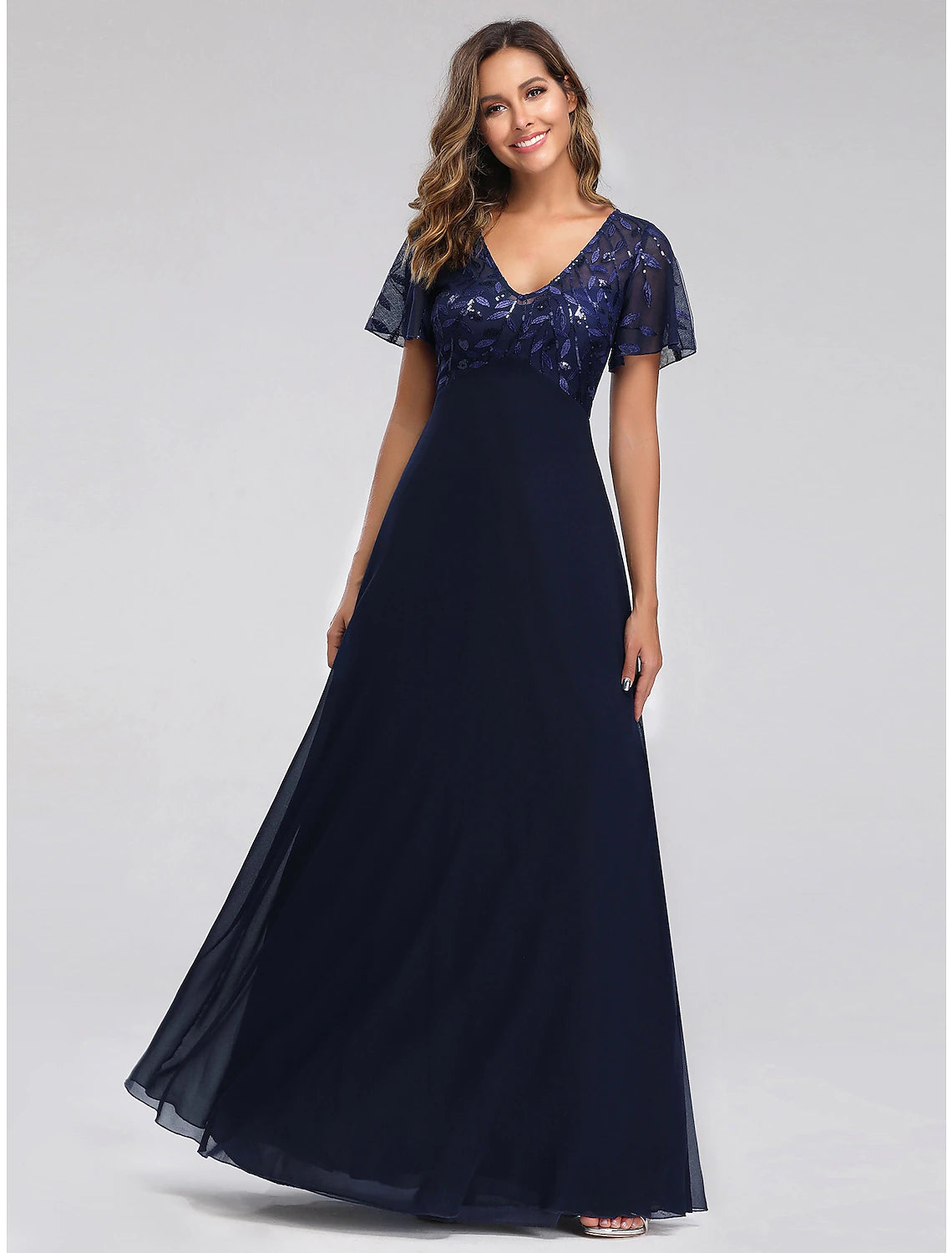 Abiti da sposa a trapezio, eleganti, autunnali, lunghi fino al pavimento, a maniche corte, con scollo a V, in tulle con applicazioni di paillettes
