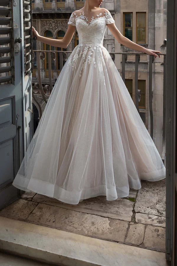Abito da sposa in stile rurale con maniche corte e scollo a V e pizzo adesivo