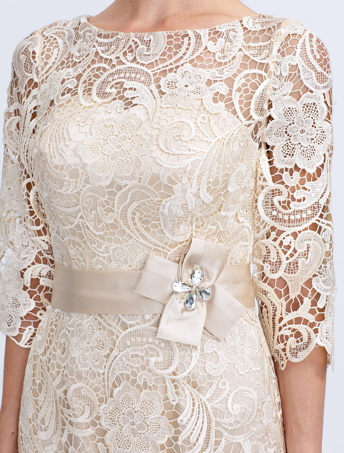 Vestido de madre de la novia con corte tubo/columna, formal, para invitada de boda, talla grande, elegante, cuello ilusión, largo hasta la rodilla, encaje completo, manga 3/4 con lazo(s).
