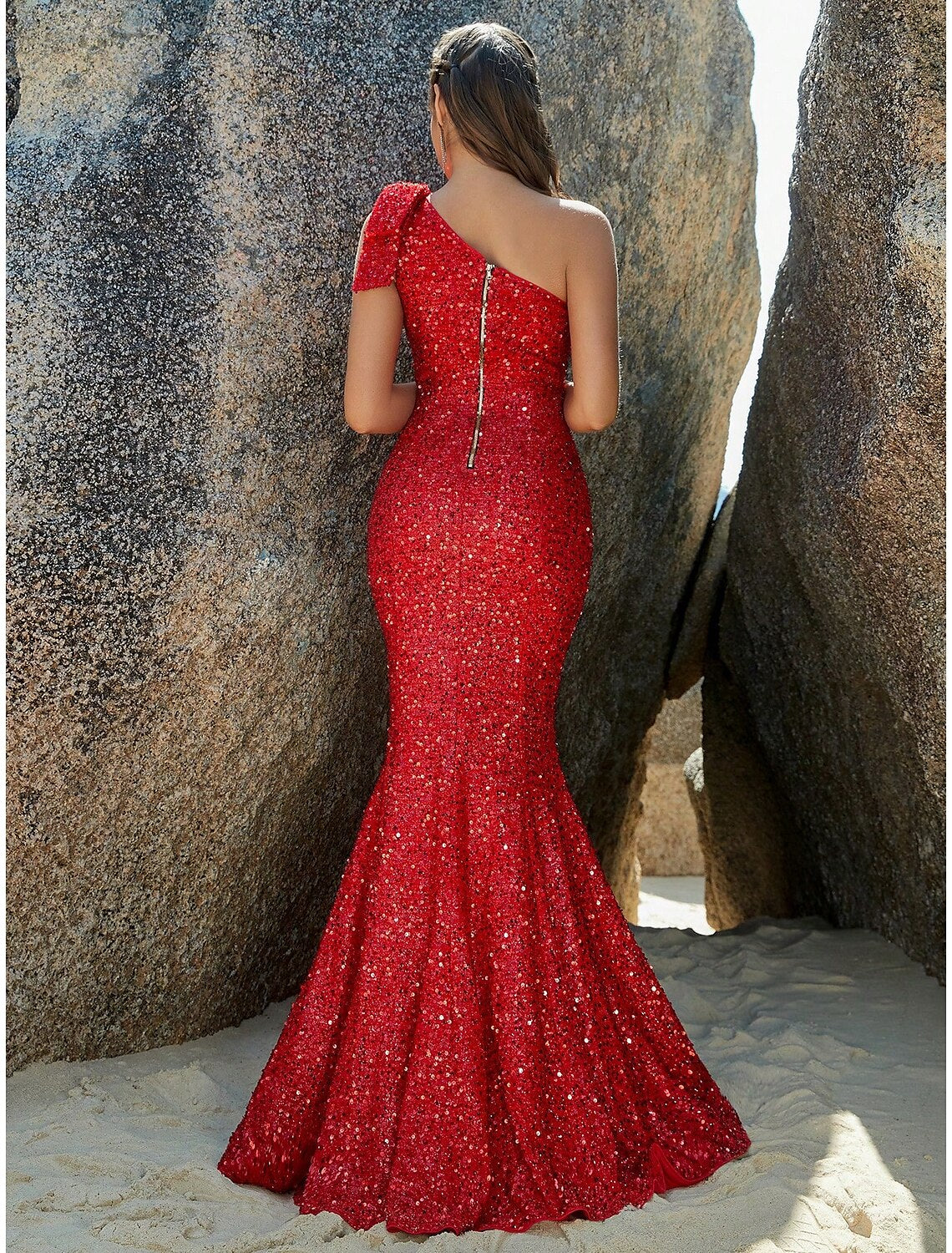 Vestido de noche de sirena/trompeta con brillo y brillo, vestido formal para invitados de boda, cola larga/cortada, sin mangas, un hombro, con lentejuelas y brillo, flor en el hombro