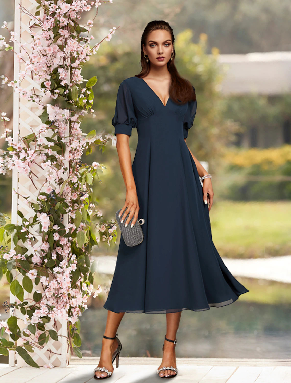 Abito da cerimonia per la madre della sposa, a trapezio, elegante, in chiffon, con scollo gioiello, lunghezza tè, manica corta, con pieghe, tinta unita, autunnale