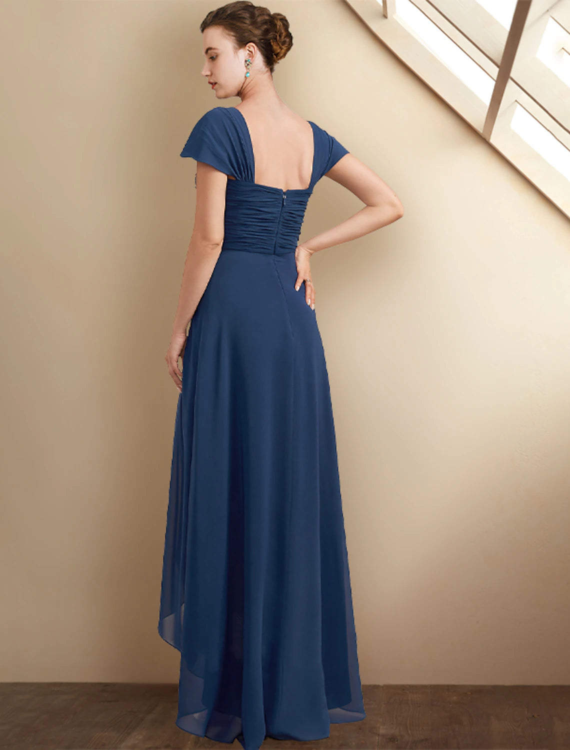 Vestido de madre de la novia de corte A para invitada de boda, elegante, alto bajo, escote cuadrado, asimétrico, largo hasta la rodilla, de gasa, encaje, manga corta, chal de otoño incluido, con apliques de lentejuelas, drapeado lateral
