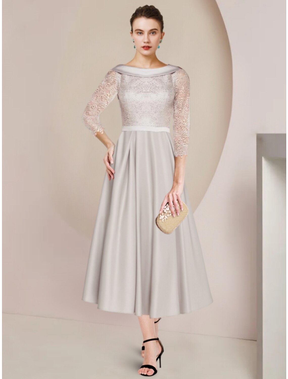 Abito da cerimonia per la madre della sposa, a tubino, elegante e minimalista, con scollo a barchetta, lunghezza tè, in raso e pizzo, mezza manica con arricciature