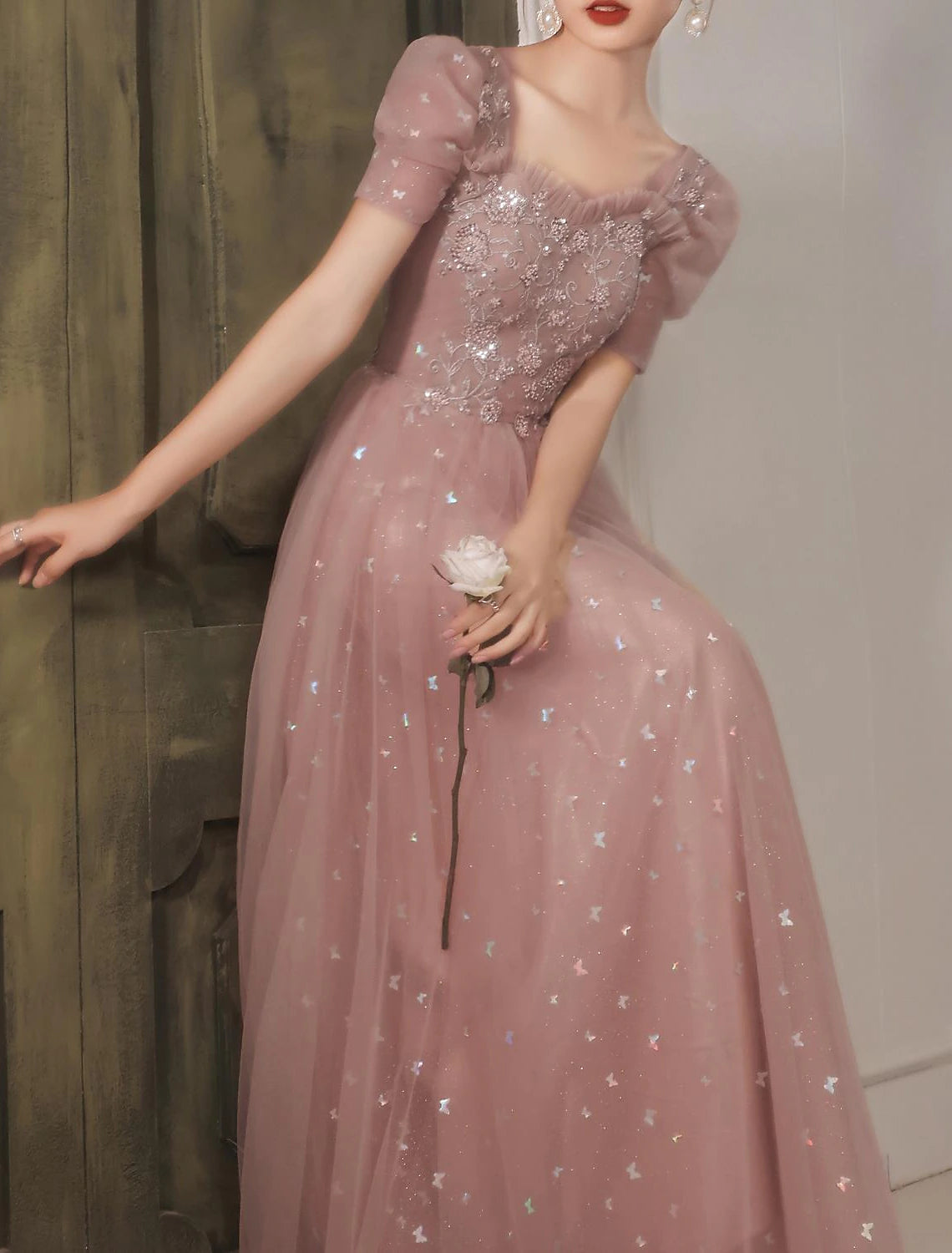 Abiti da ballo a trapezio, eleganti, da invitata a nozze, lunghi fino al pavimento, con scollo a cuore, in raso, con scollo a V e applicazioni di perline, 2025