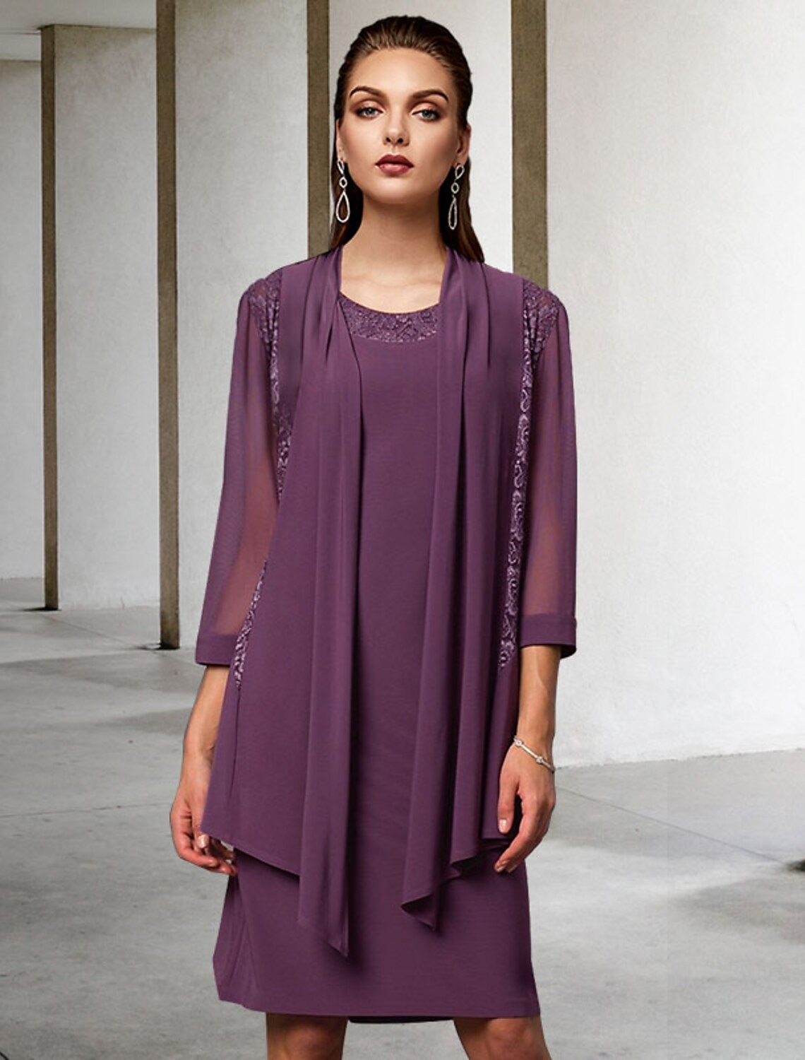 Vestido elegante de dos piezas para madre de la novia, con escote joya, largo hasta la rodilla, de gasa, con encaje, sin mangas, con chaqueta de color liso