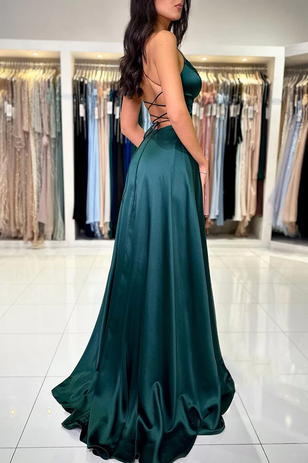 Vestido de noche de satén verde azulado con escote en V profundo y abertura en la espalda