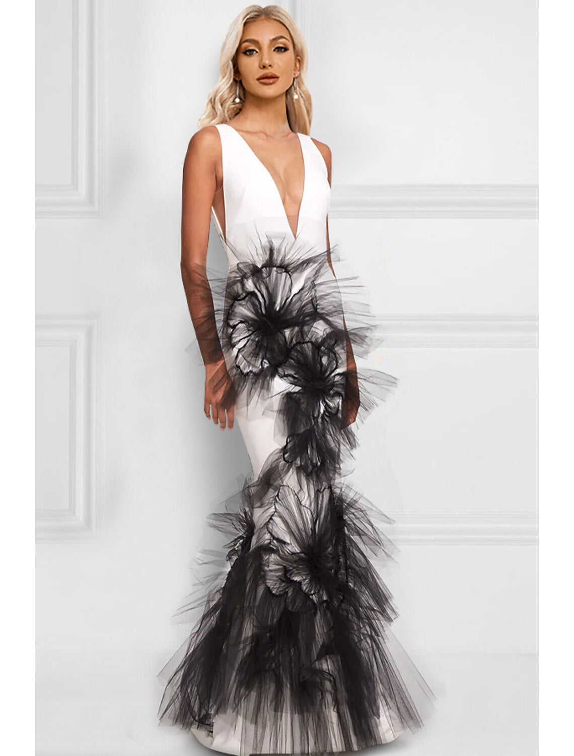 Mermaid / Trumpet Evening Gown Color Block Dress Formal Floor Length Sleeveless V Neck  Fabric with Appliques