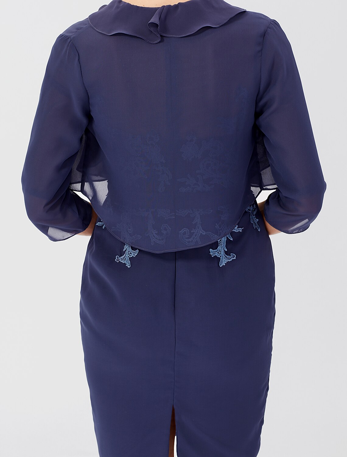 Vestido de madre de la novia con corte tubo/columna, formal, clásico y atemporal, elegante y lujoso, convertible, cuello ilusión, largo hasta la rodilla, gasa, manga 3/4, sí, con faja/cinta