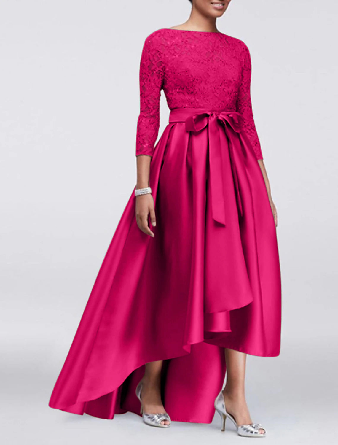 Abito da cerimonia per la madre della sposa, a trapezio, elegante, taglie forti, con scollo a V, in pizzo satinato asimmetrico, maniche a 3/4 con applicazioni di fascia/nastro