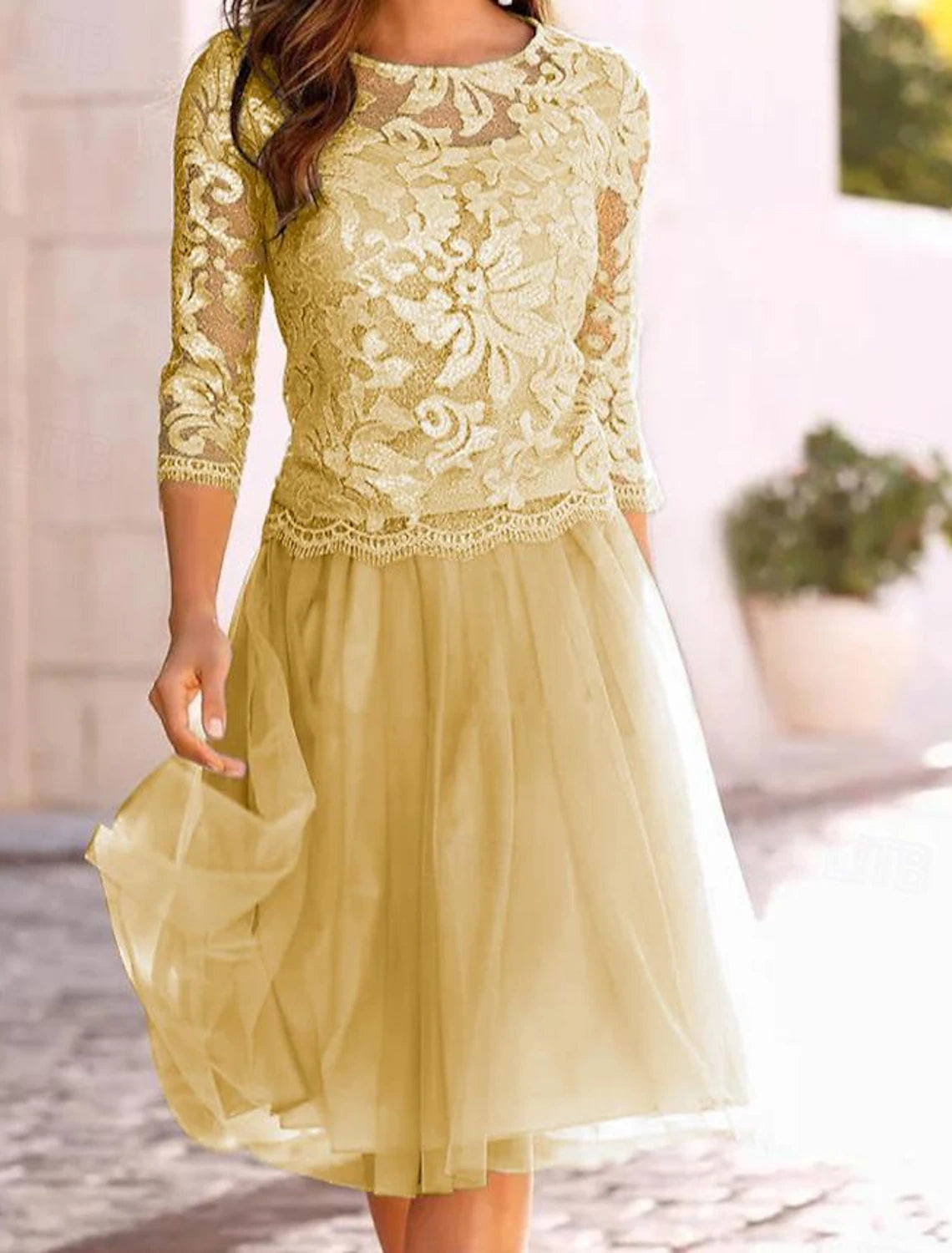 Abito da cerimonia per la madre della sposa, in stile a trapezio, elegante, trasparente, con scollo gioiello, lunghezza al ginocchio, in chiffon, pizzo, tulle, maniche a 3/4 con applicazioni a pieghe