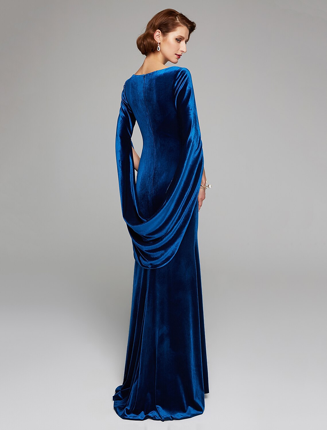 Vestido de sirena/trompeta para madre de la novia, estilo vintage, talla grande, sexy, escote redondo, cola larga de terciopelo con pliegues