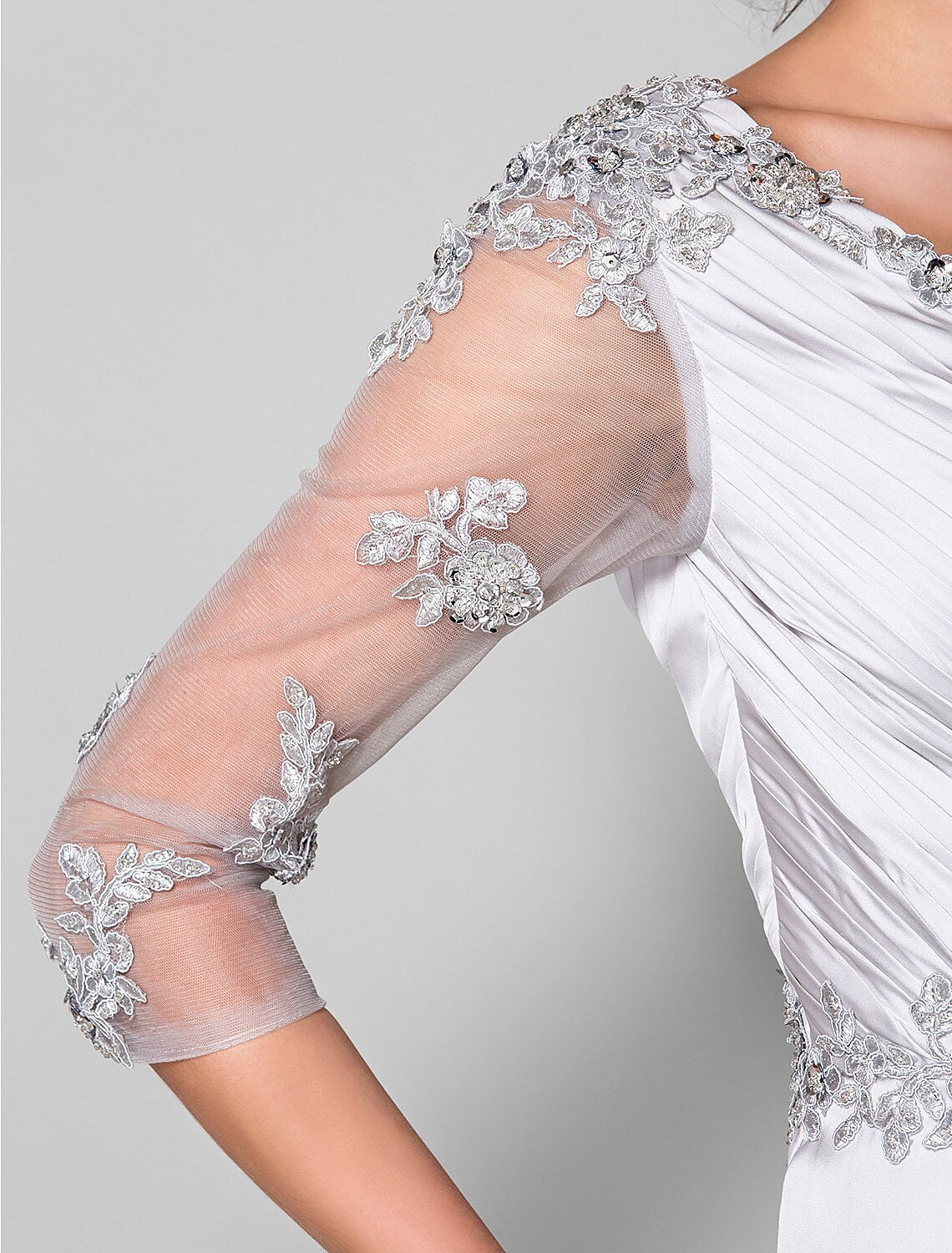 Vestido de madre de la novia de corte A, escote en V, cola larga/cortada, satén de gasa, manga 3/4 con apliques de cuentas entrecruzados