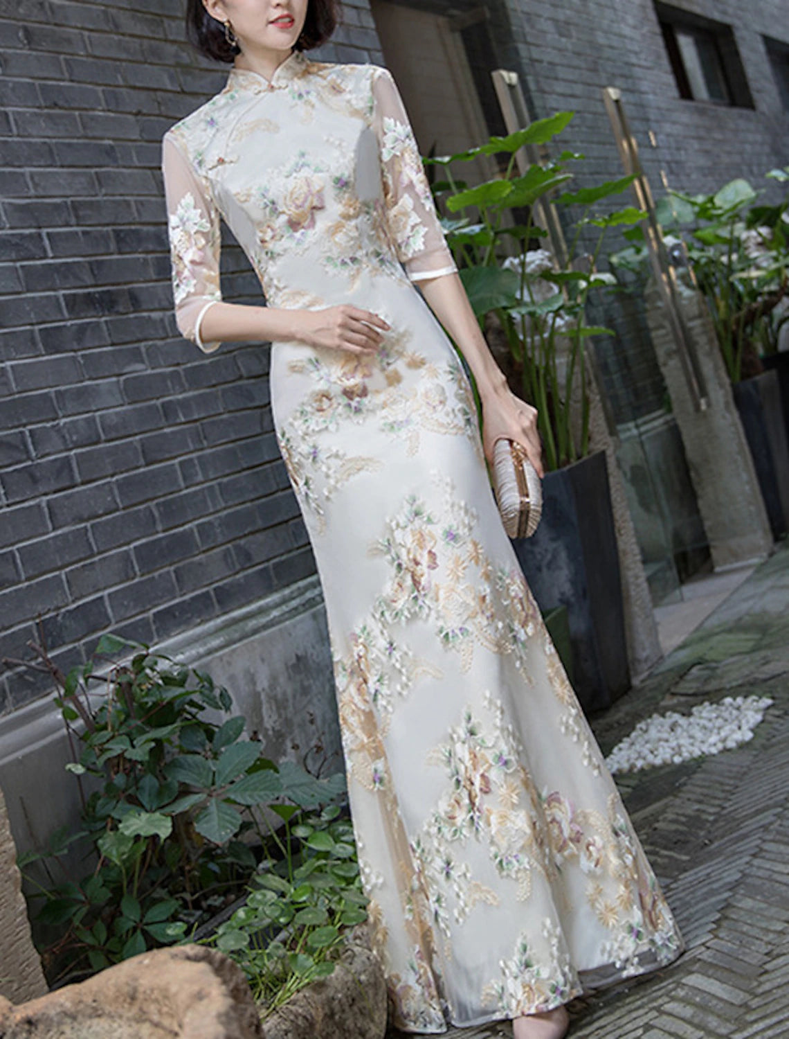 Vestido de noche formal estilo cheongsam chino estilo vintage con cuello alto, media manga y largo hasta el suelo de satén con bordados.