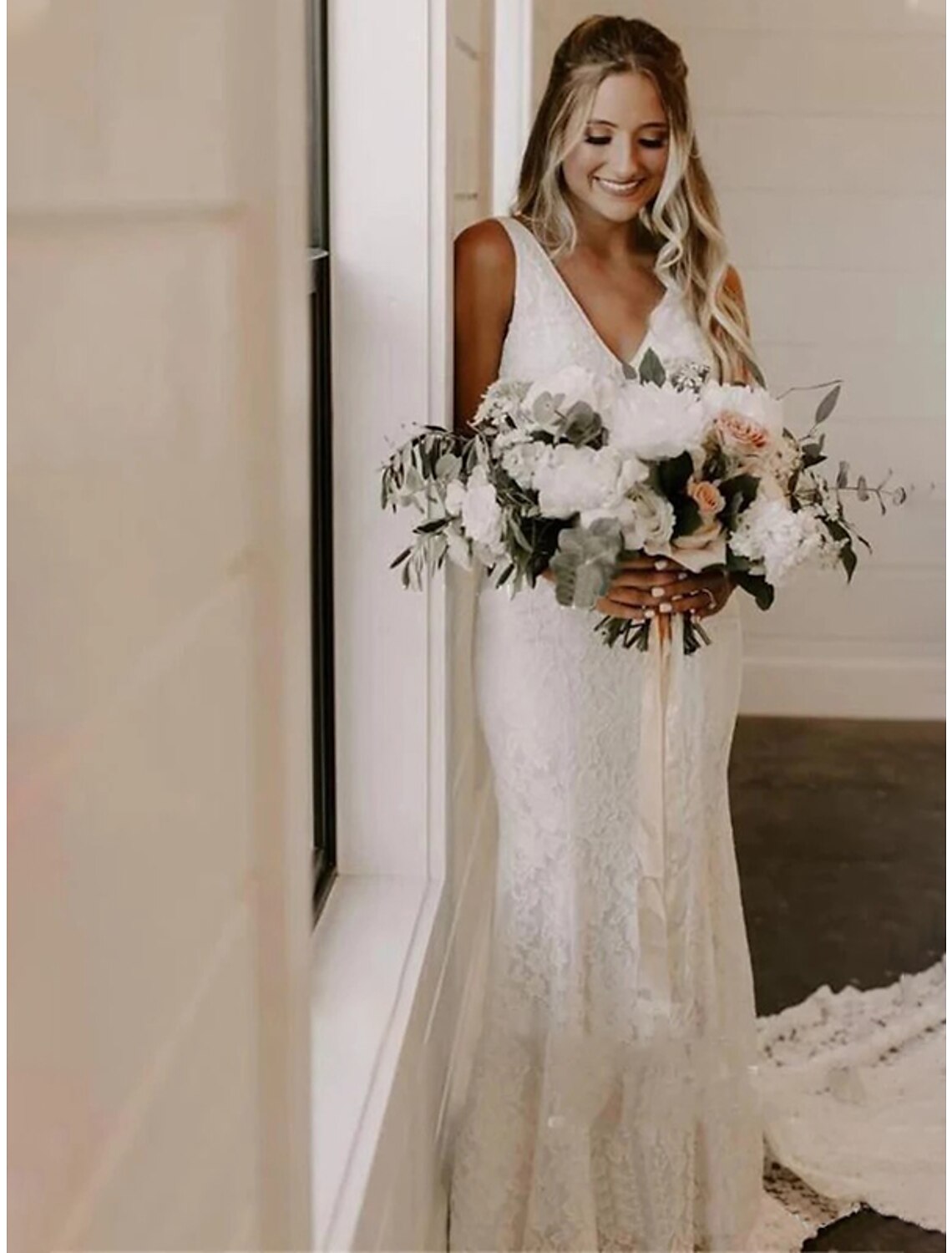 Vestidos de novia formales de recepción, corte sirena/trompeta, escote en V, sin mangas, cola de corte, vestidos de novia de encaje con bordado