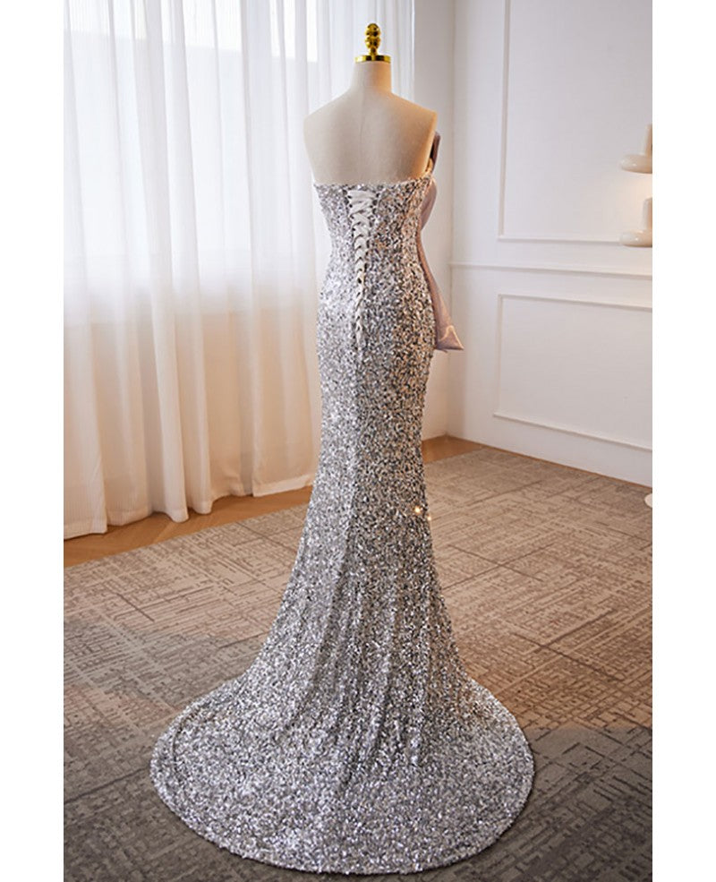 Vestido de noche con lentejuelas, hombros descubiertos, sin mangas, color lavanda brillante, con tirantes sin espalda estilo sirena color lavanda y largo hasta el suelo.
