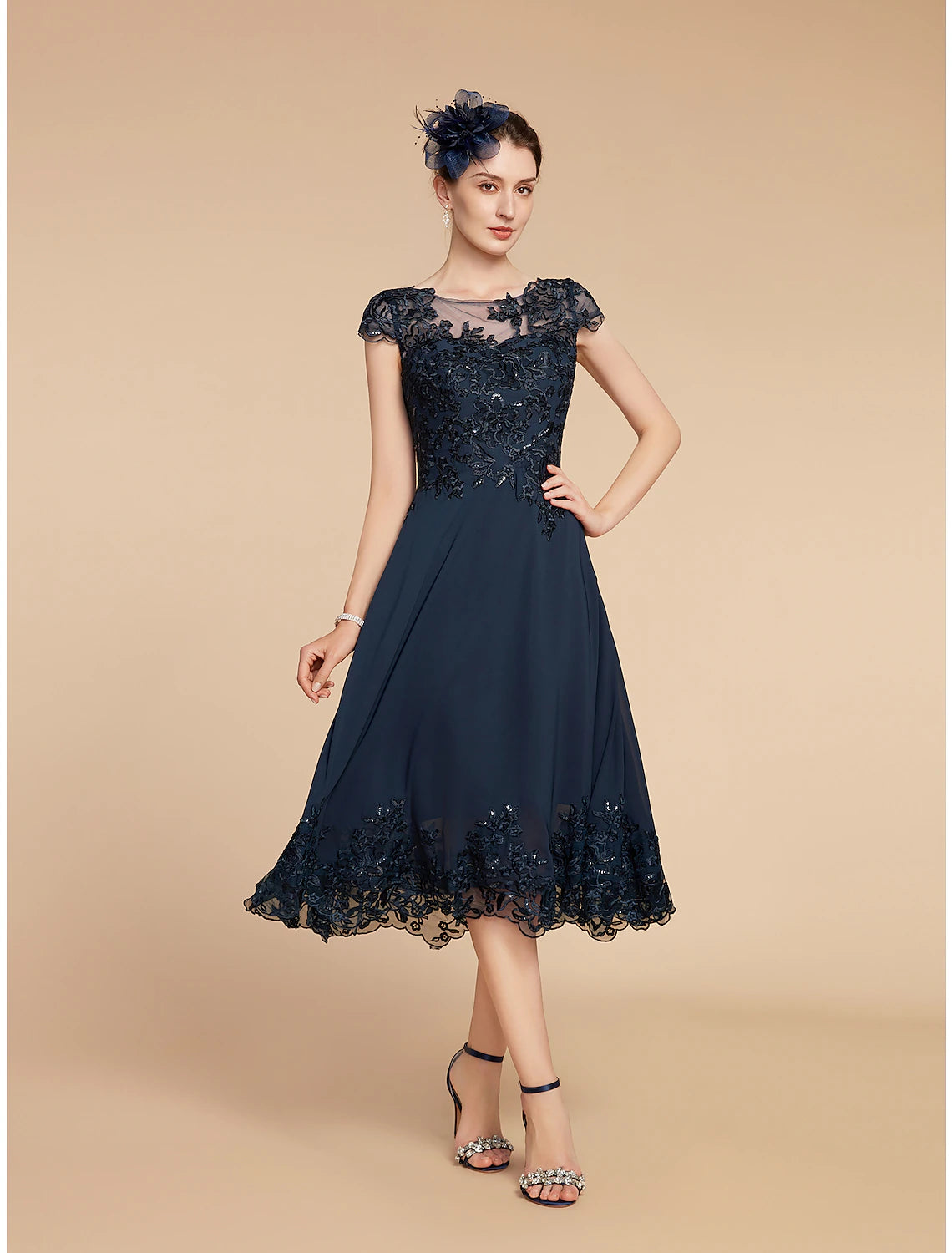 Vestido de madre de la novia de corte A, elegante, estilo vintage, con escote redondo, largo hasta la rodilla, de encaje, manga 3/4 con apliques de lentejuelas.