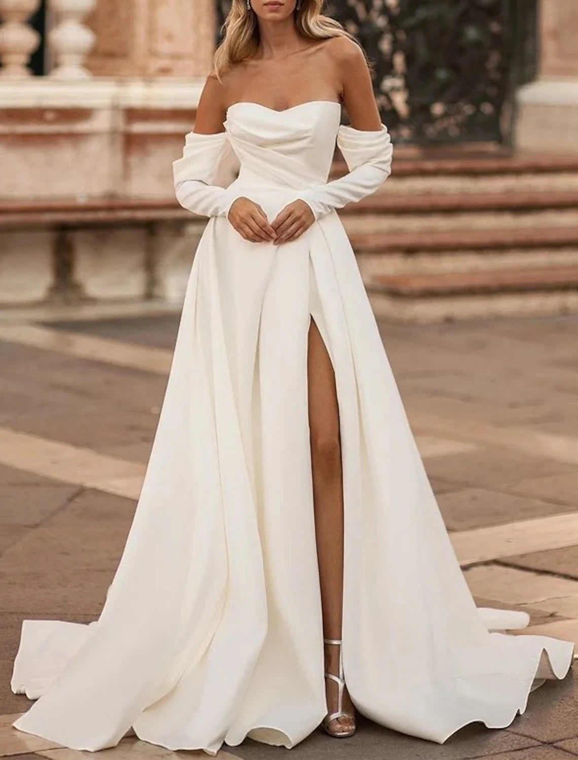 Vestidos de novia sencillos de Hall, corte A, hombros descubiertos, manga larga, cola de corte, satén, con abertura frontal, color liso