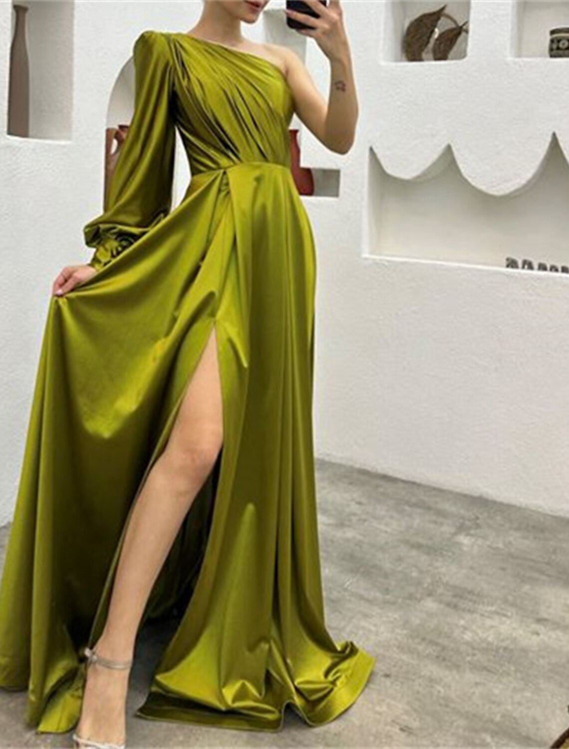 Abito da sera a trapezio, elegante, da ricevimento di nozze, con strascico a ruota, manica lunga, monospalla, in charmeuse con spacco arricciato