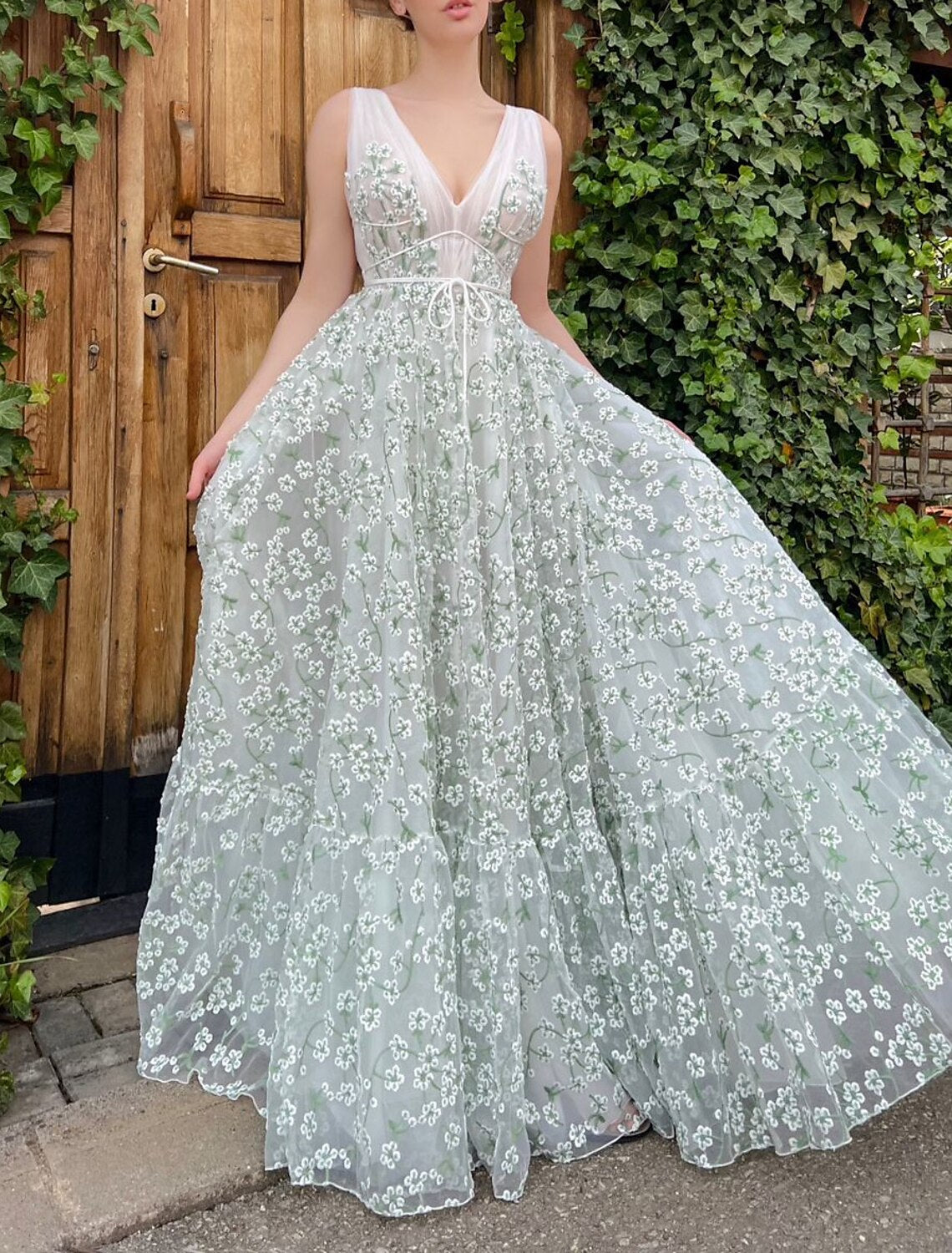 Vestido de noche de corte A, floral, para boda, con cola larga y escote en V, sin mangas, de tul con tiras