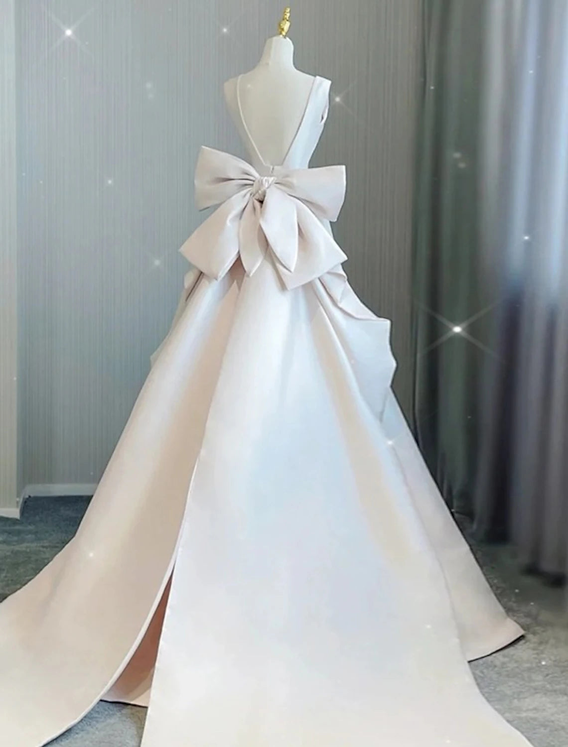 Abiti da sposa casual da ricevimento, a trapezio, con scollo a V, senza maniche, con strascico, in raso, con fiocco/i, pieghe, abbigliamento estivo da donna per feste di matrimonio