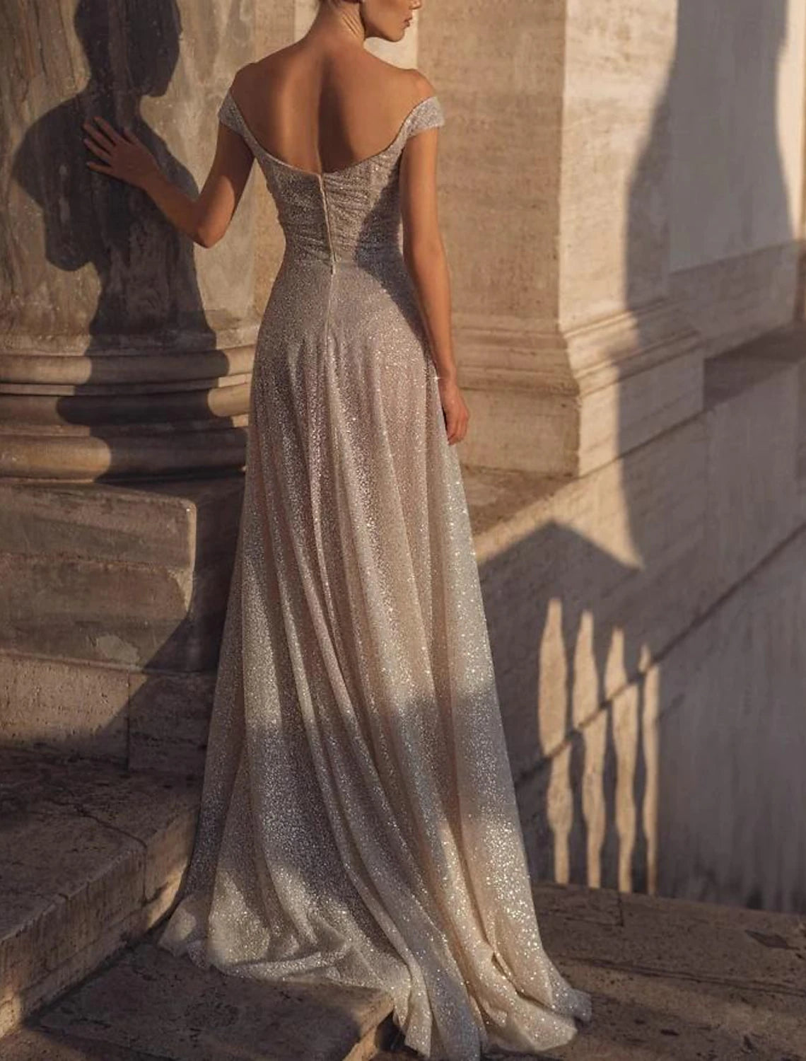 Vestidos de novia con bustier, corte A, hombros descubiertos, camisola, sin mangas, largo hasta el suelo, de gasa, con pliegues, color liso