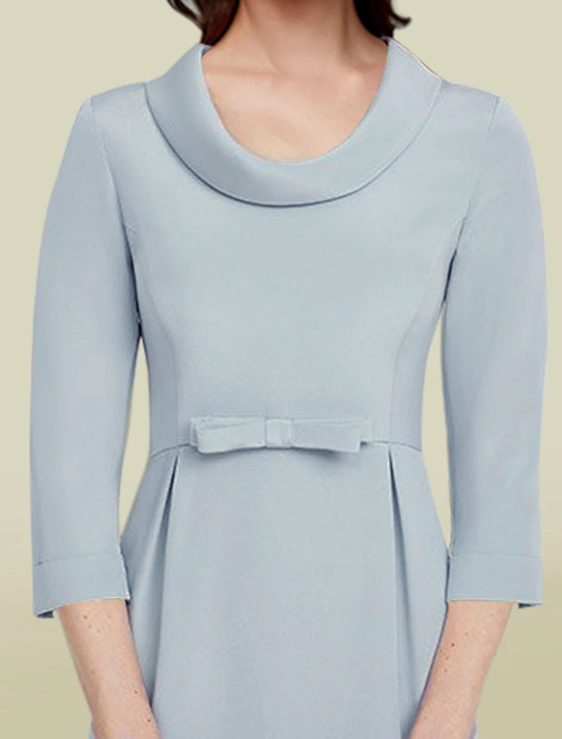 Vestido de Madre de la Novia Elegante con Escote Joya, Largo hasta la rodilla, Satén Italiano, Mangas 3/4 con Faja/Lazo(s) de Cinta