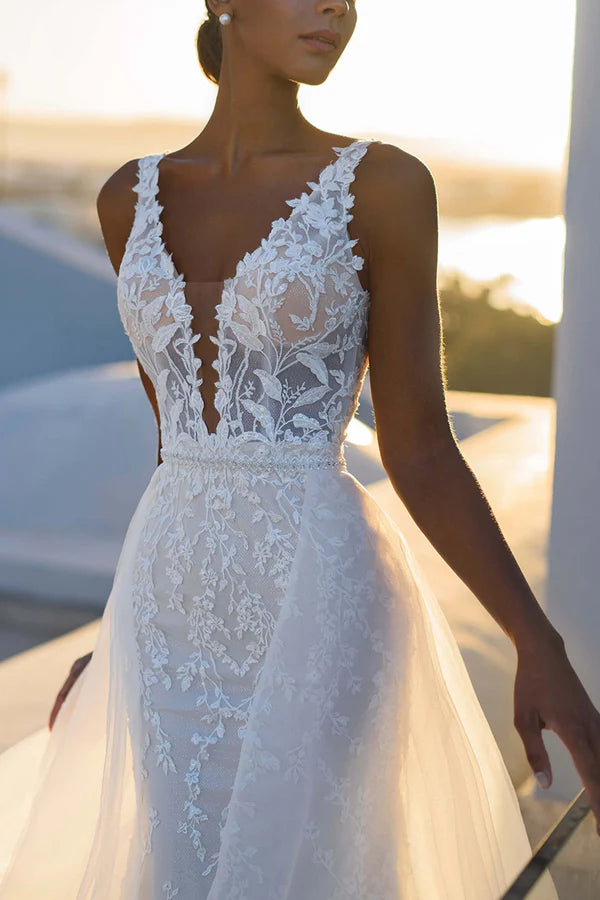 Encantador vestido de novia de cola de pez con encaje y escote en V