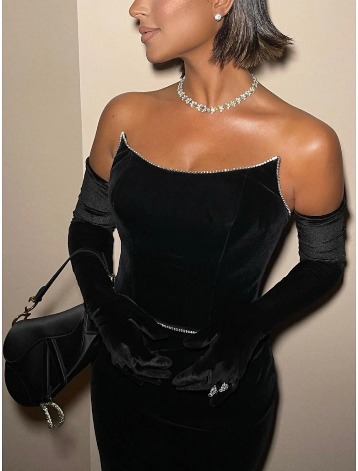 Vestido de noche elegante de sirena/trompeta, formal, con cola larga y sin mangas, sin tirantes, de terciopelo con lentejuelas fruncidas