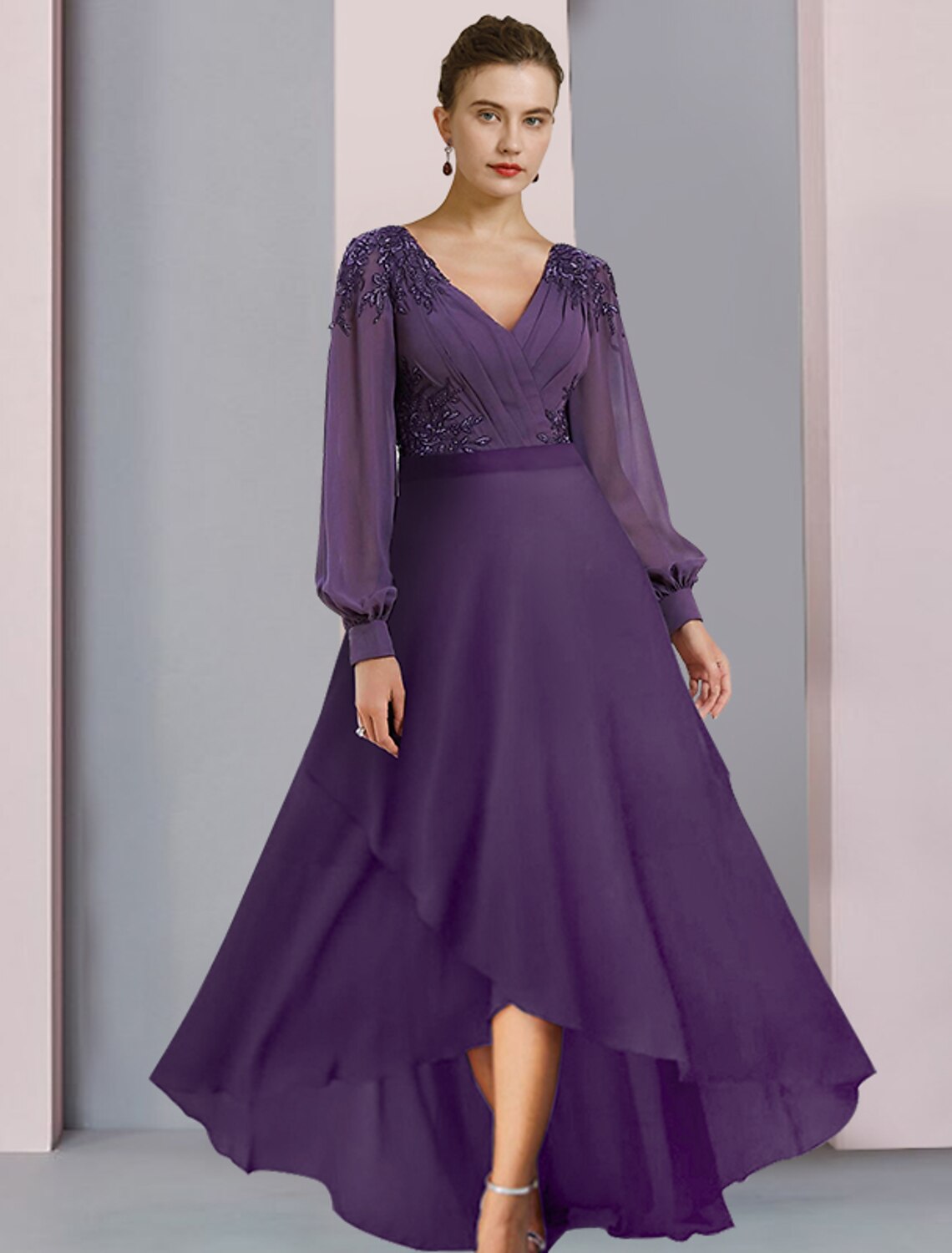 Abito da cerimonia per la madre della sposa, a tubino, con scollo a V, asimmetrico, in chiffon e pizzo, a maniche lunghe, con arricciature