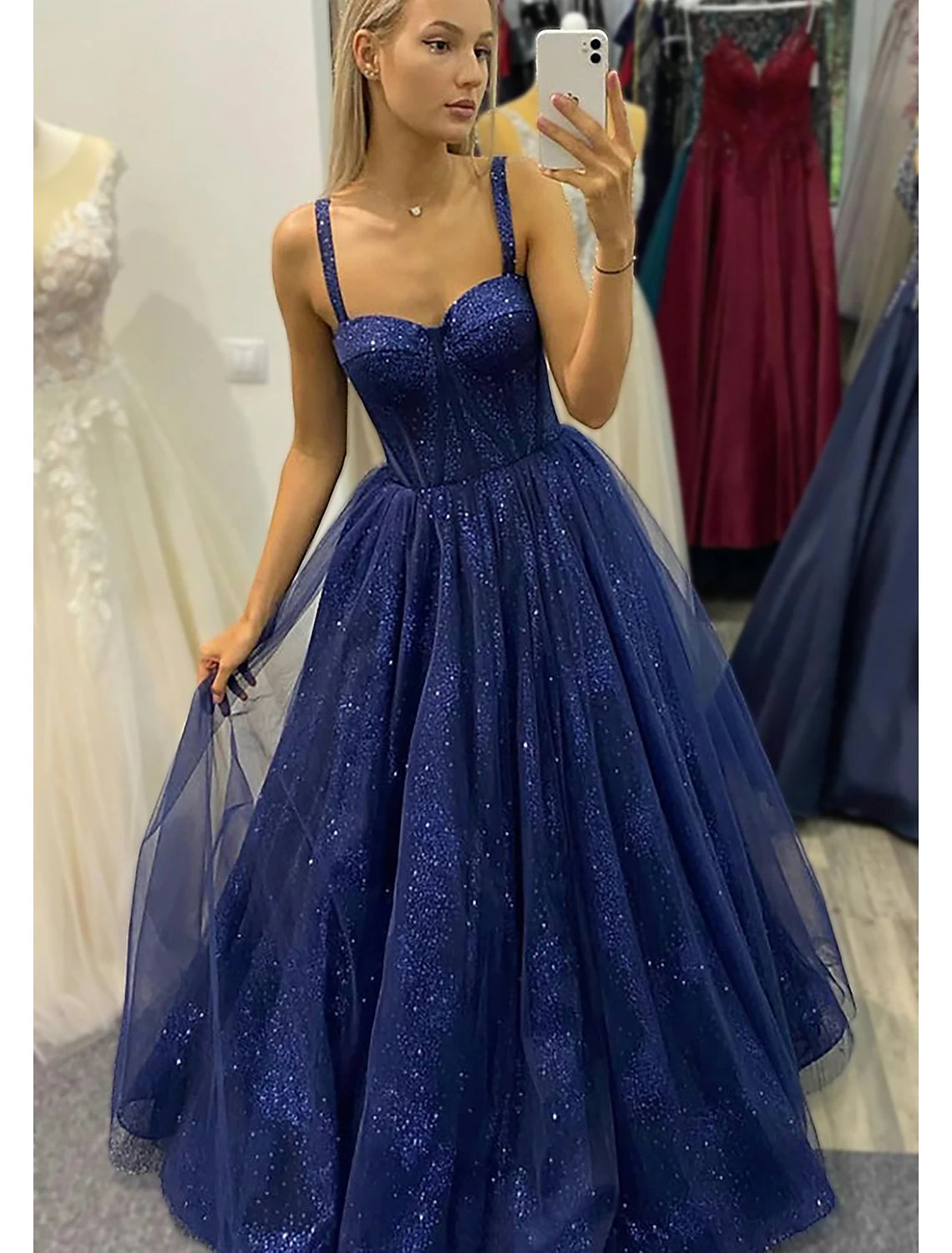 Vestido de fiesta de corte A con brillo y brillo, vestido formal de fiesta hasta el suelo, sin mangas, escote corazón, tul, espalda descubierta y pliegues brillantes.