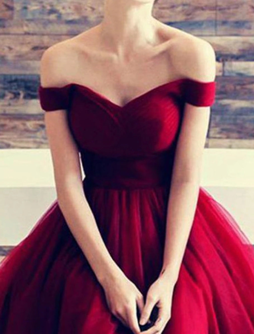 Vestidos de fiesta de graduación de corte A, elegantes, cortos/mini, sin mangas, con hombros descubiertos, de tul y volantes.