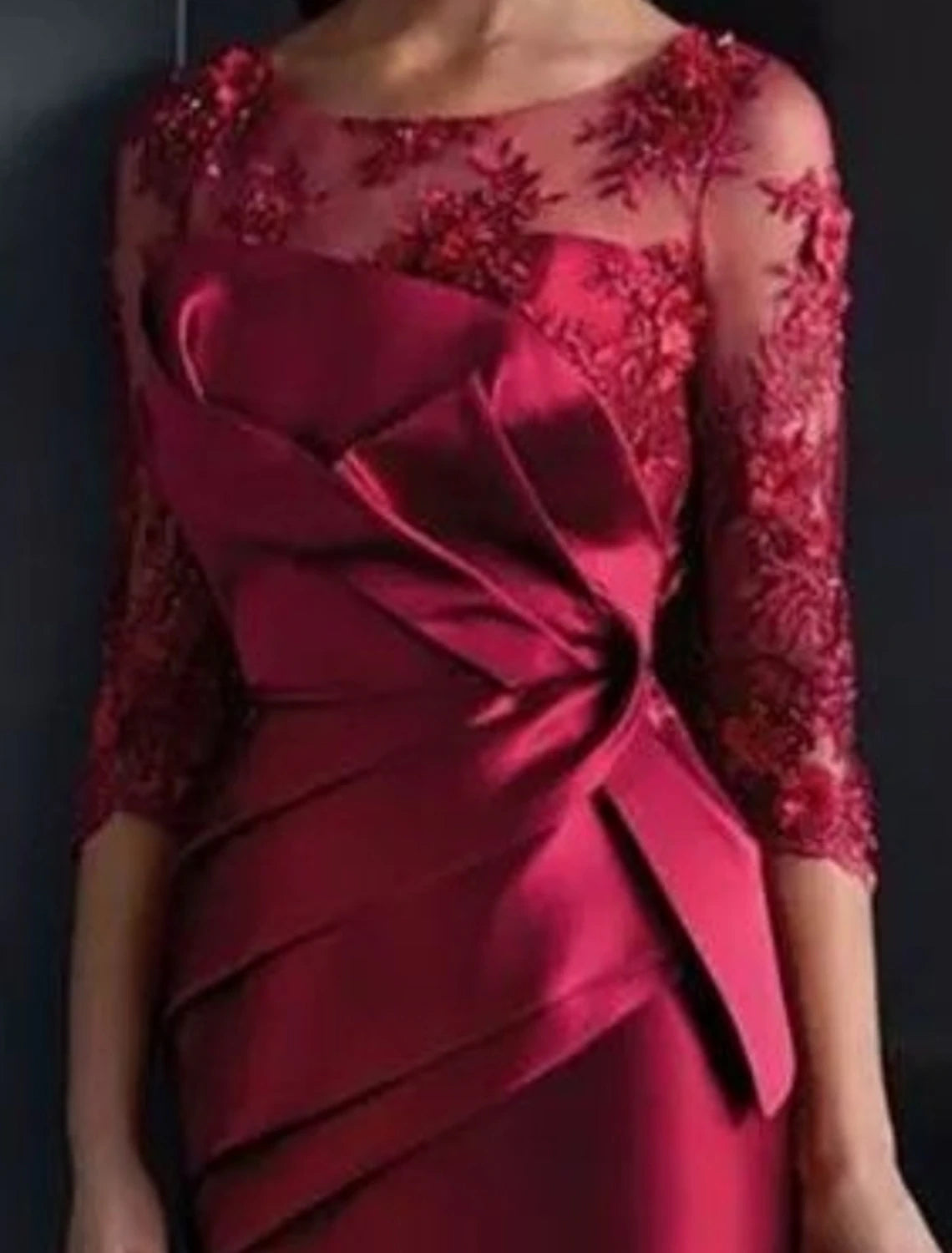 Abito da cerimonia per la madre della sposa, a tubino, elegante, con scollo a V, lunghezza al ginocchio, in raso e pizzo, maniche a 3/4 con applicazioni e arricciature