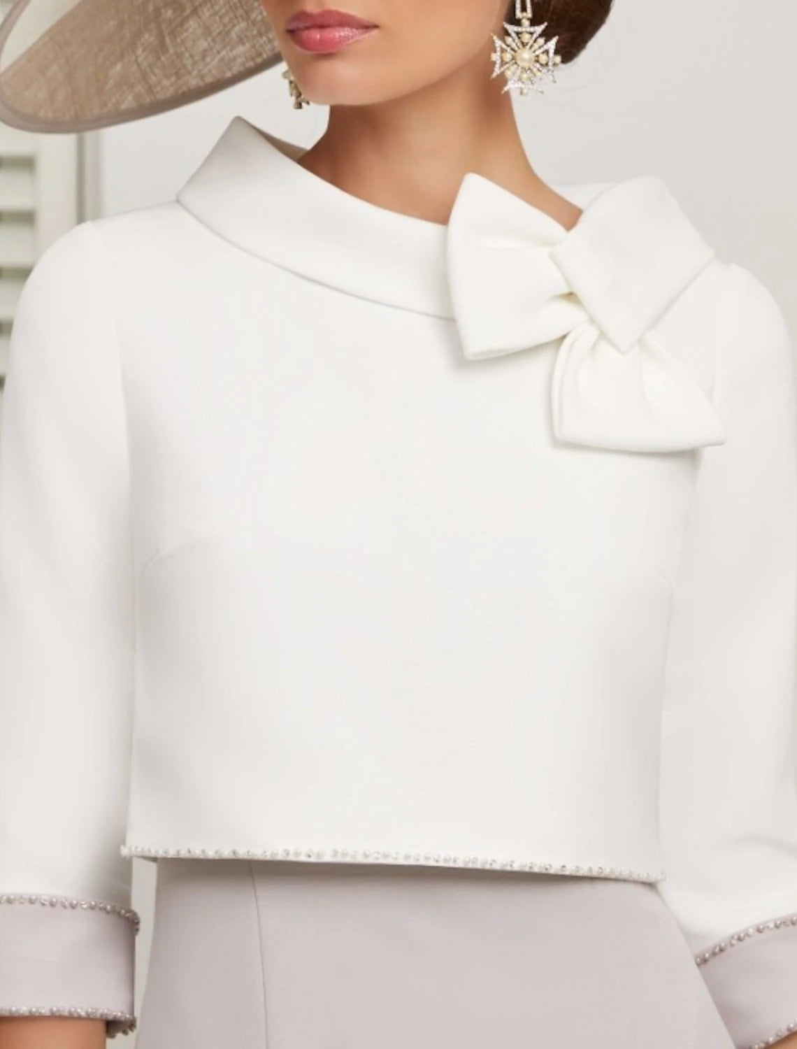 Abito da cerimonia per la madre della sposa in due pezzi, elegante, con scollo gioiello, lunghezza alla caviglia, in raso, maniche a 3/4, giacca corta con fiocco/i