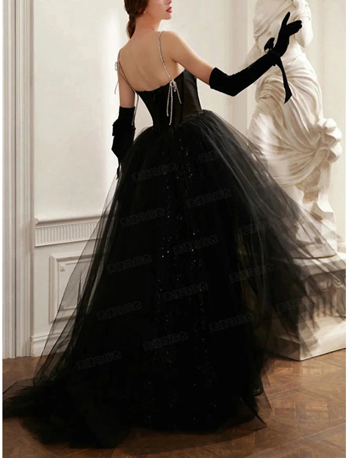 Abito da sera a trapezio, abito nero, abito scintillante e brillante, servizio fotografico per il ballo di fine anno, lungo fino al pavimento, senza maniche, senza spalline, con paillettes