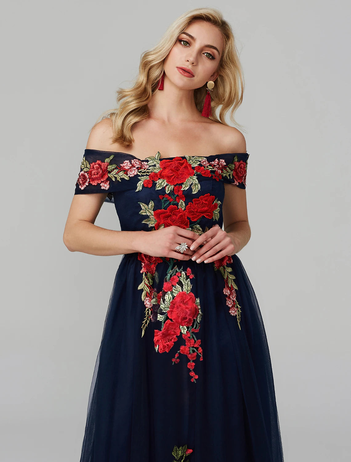 Abiti da ballo a trapezio, abito floreale, abito da cerimonia per invitati a nozze, lunghezza al pavimento, senza maniche, spalle scoperte, pizzo su tulle con applicazioni ricamate