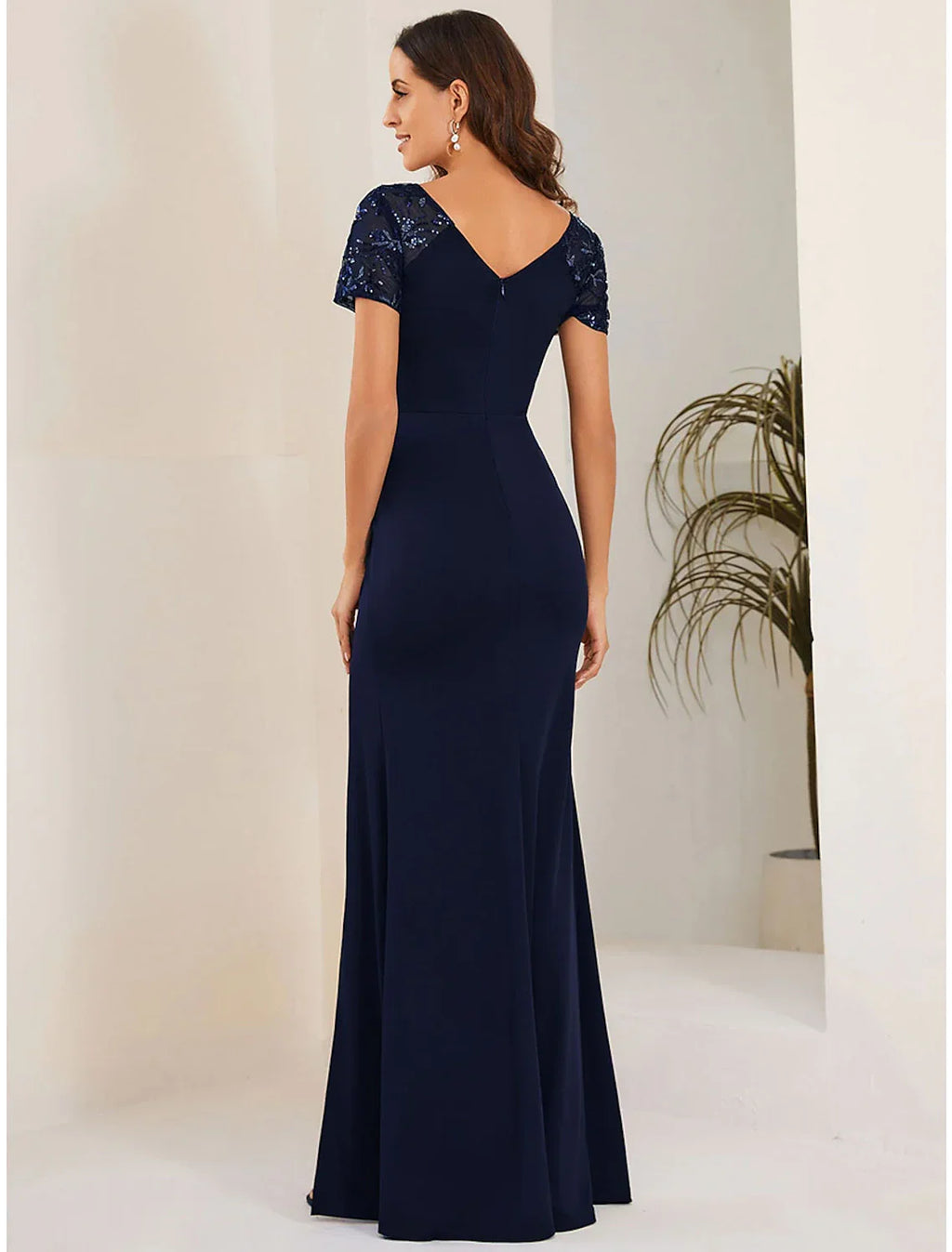 Abiti da sposa a sirena/tromba, eleganti, formali, lunghi fino al pavimento, maniche corte, scollo a V, tessuto con spacco di cristalli