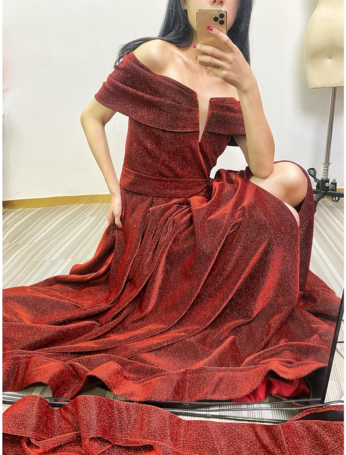 Abito da sera a trapezio, scintillante e brillante, formale, autunnale, con strascico, senza maniche, spalle scoperte, paillettes e spacco in paillettes