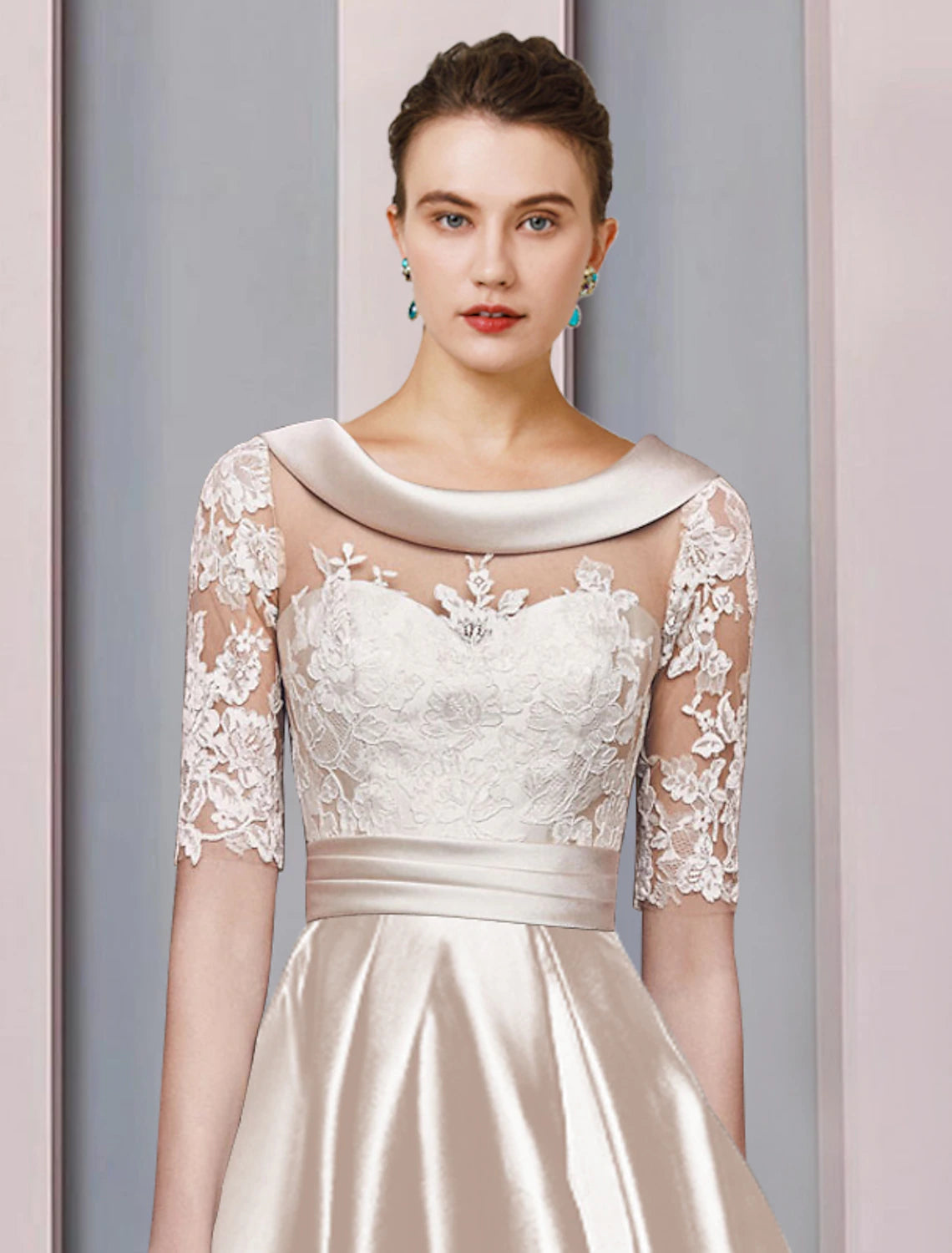 Abito da cerimonia per la madre della sposa, a trapezio, elegante, con scollo a barchetta asimmetrico, lunghezza tè, in raso e pizzo, manica corta con applicazioni