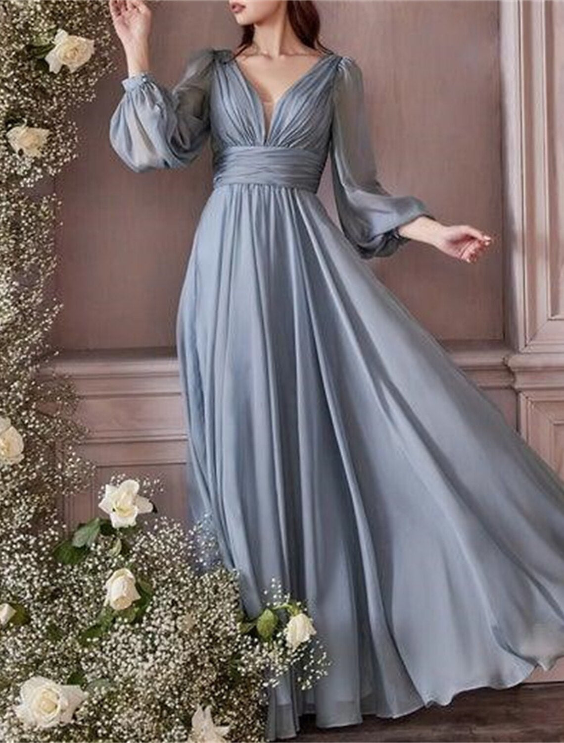 Abito da damigella d'onore a trapezio, scollo a V, maniche lunghe, blu, lunghezza pavimento, in chiffon con arricciature / tinta unita