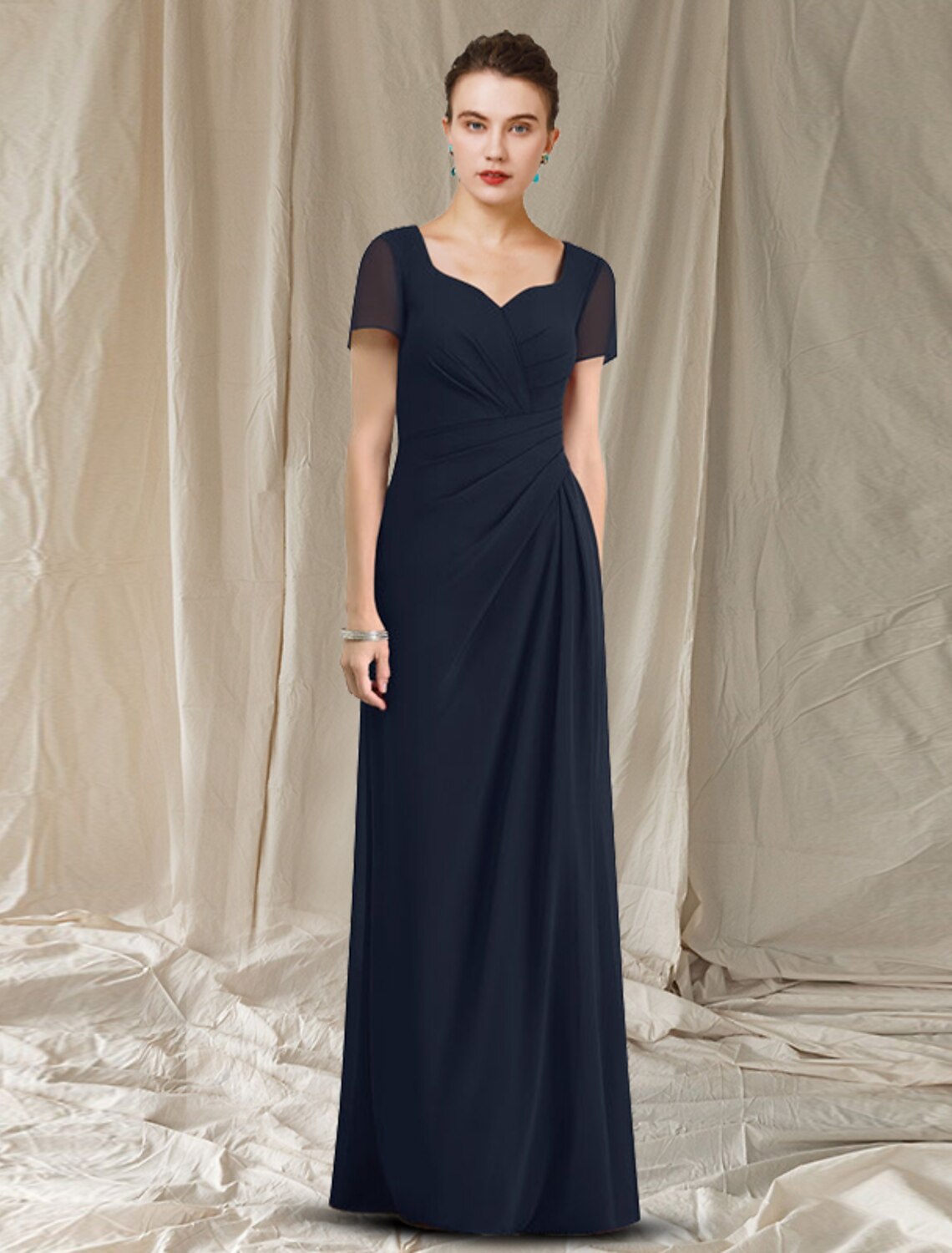 Vestido de madre de la novia con corte tubo/columna, sencillo, elegante, escote en V, largo hasta el suelo, de gasa, manga corta con fruncido.