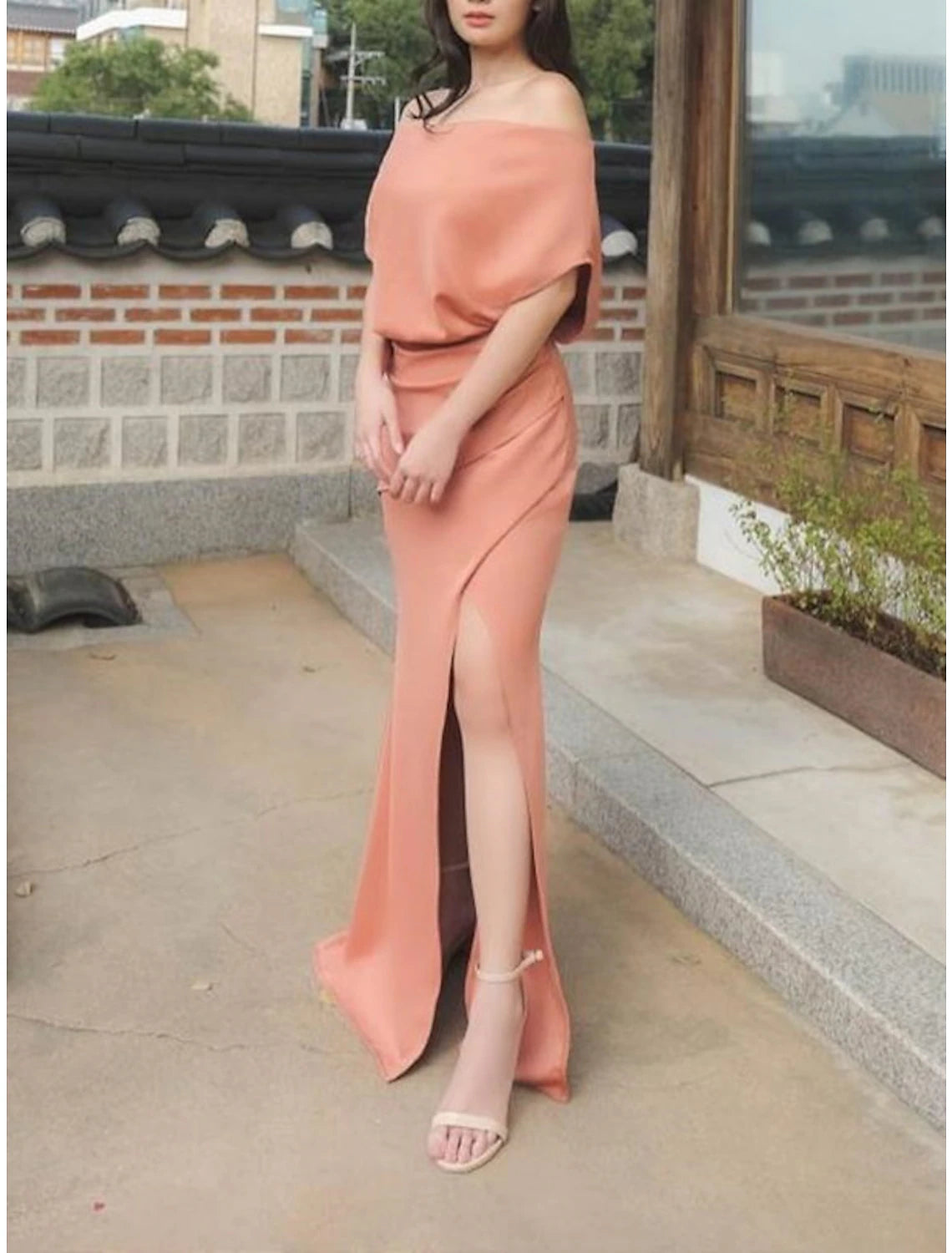 Vestido elegante estilo imperio con corte en forma de tubo, para invitadas de boda, formal, de noche y cumpleaños, con hombros descubiertos, media manga, largo hasta el suelo, de gasa con abertura, 2025