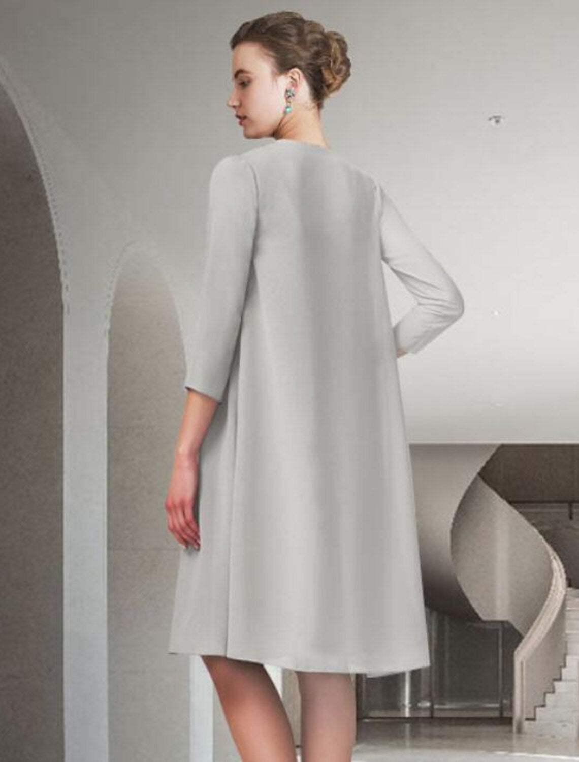 Vestido de dos piezas de corte A para madre de la novia, elegante, estilo iglesia, cuello joya, largo hasta la rodilla, de gasa, sin mangas, con pliegues y fruncido.