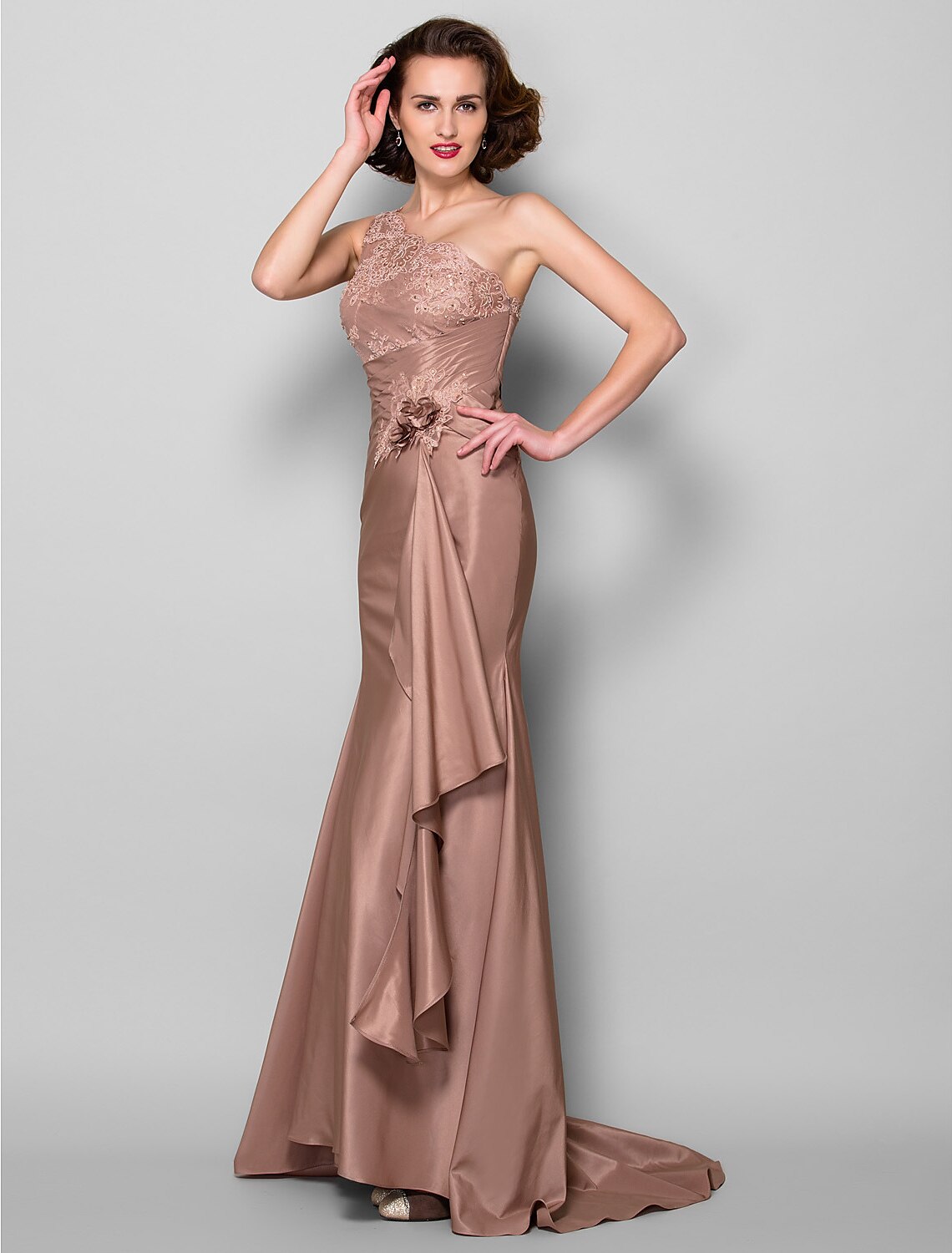 Vestido de sirena/trompeta para madre de la novia, floral, de un solo hombro, con cola larga y encaje de tafetán, sin mangas y con flores