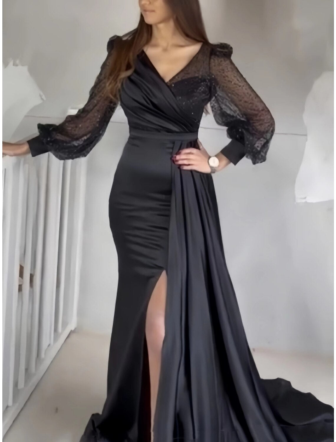 Abito da sera a trapezio, scintillante e brillante, formale, autunnale, con strascico, manica lunga, scollo a V, in raso con pieghe glitterate