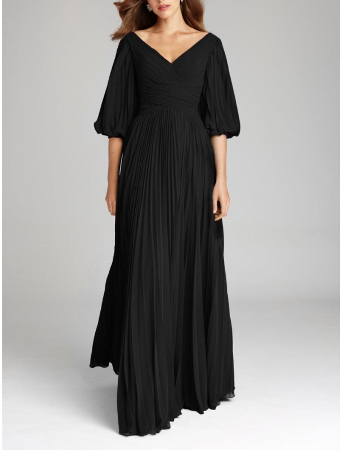 Abito da sera a trapezio, elegante, formale, lungo fino al pavimento, con scollo a V, in chiffon, pieghe e arricciature.