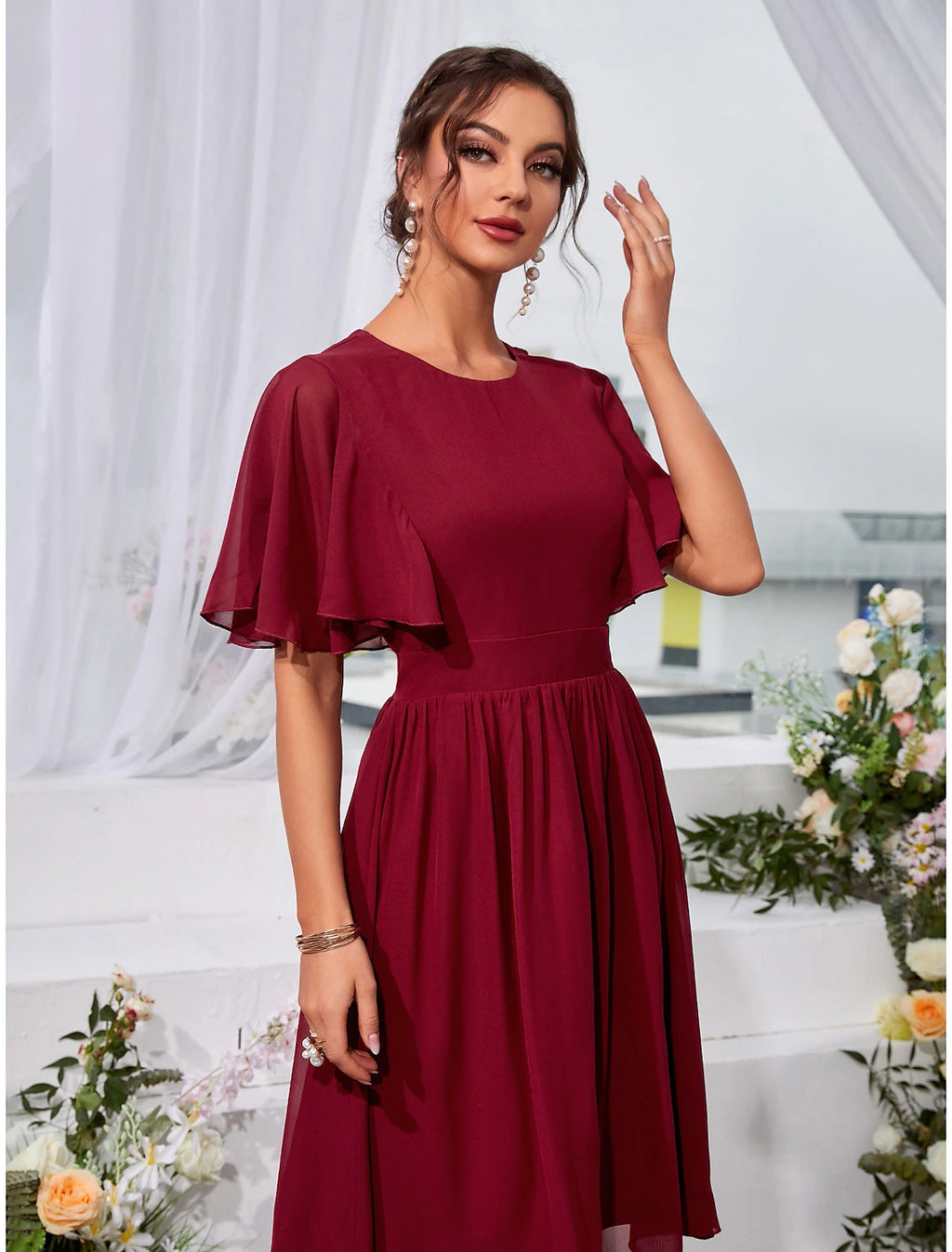 Abiti da sposa a trapezio, eleganti, da festa, lunghezza al ginocchio, maniche corte, scollo gioiello, in chiffon con pieghe e volant